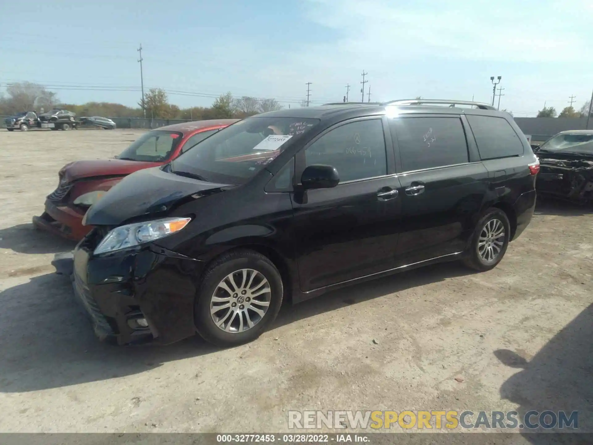 2 Photograph of a damaged car 5TDYZ3DC3LS066459 TOYOTA SIENNA 2020