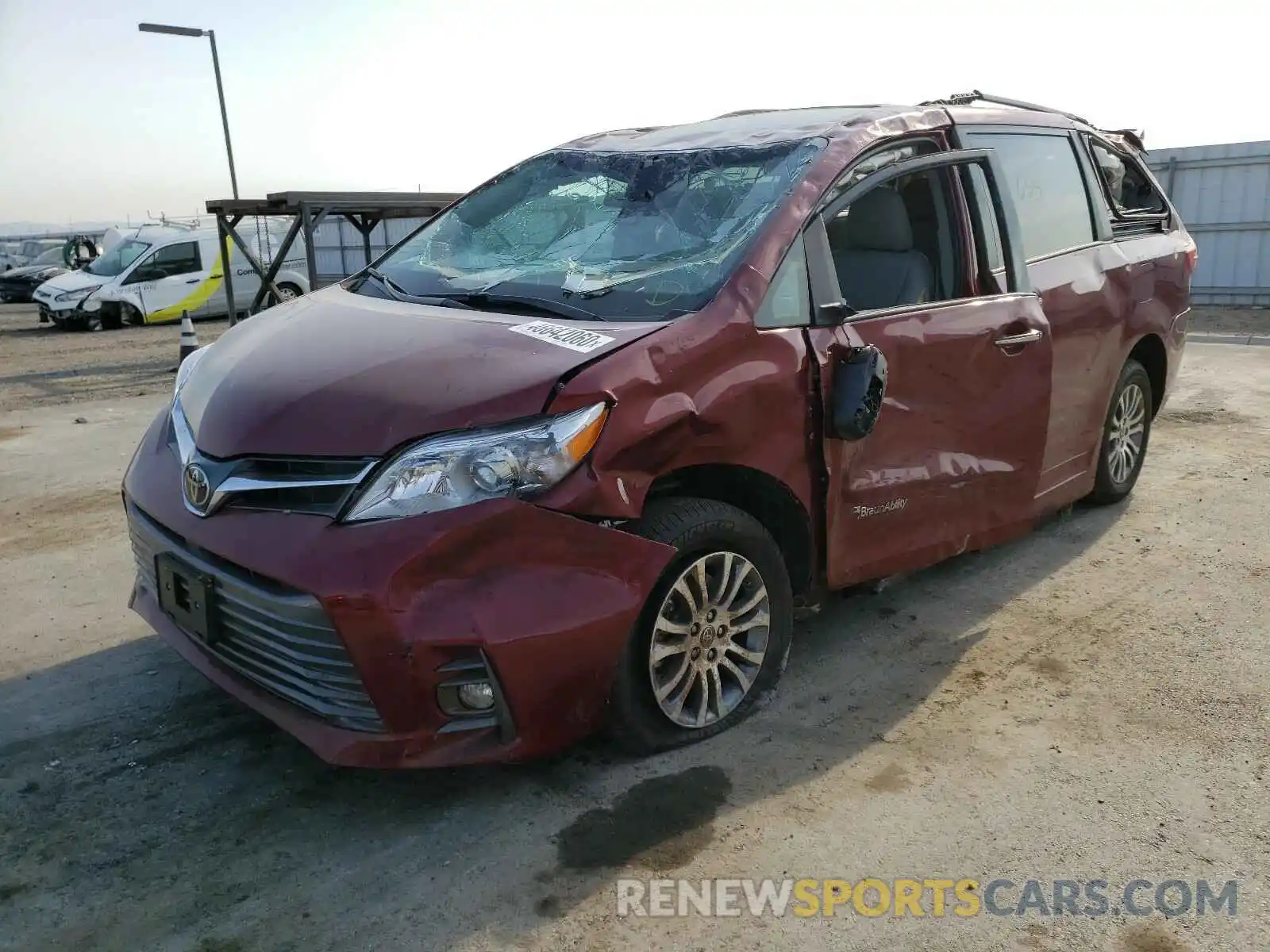 2 Photograph of a damaged car 5TDYZ3DC3LS067790 TOYOTA SIENNA 2020