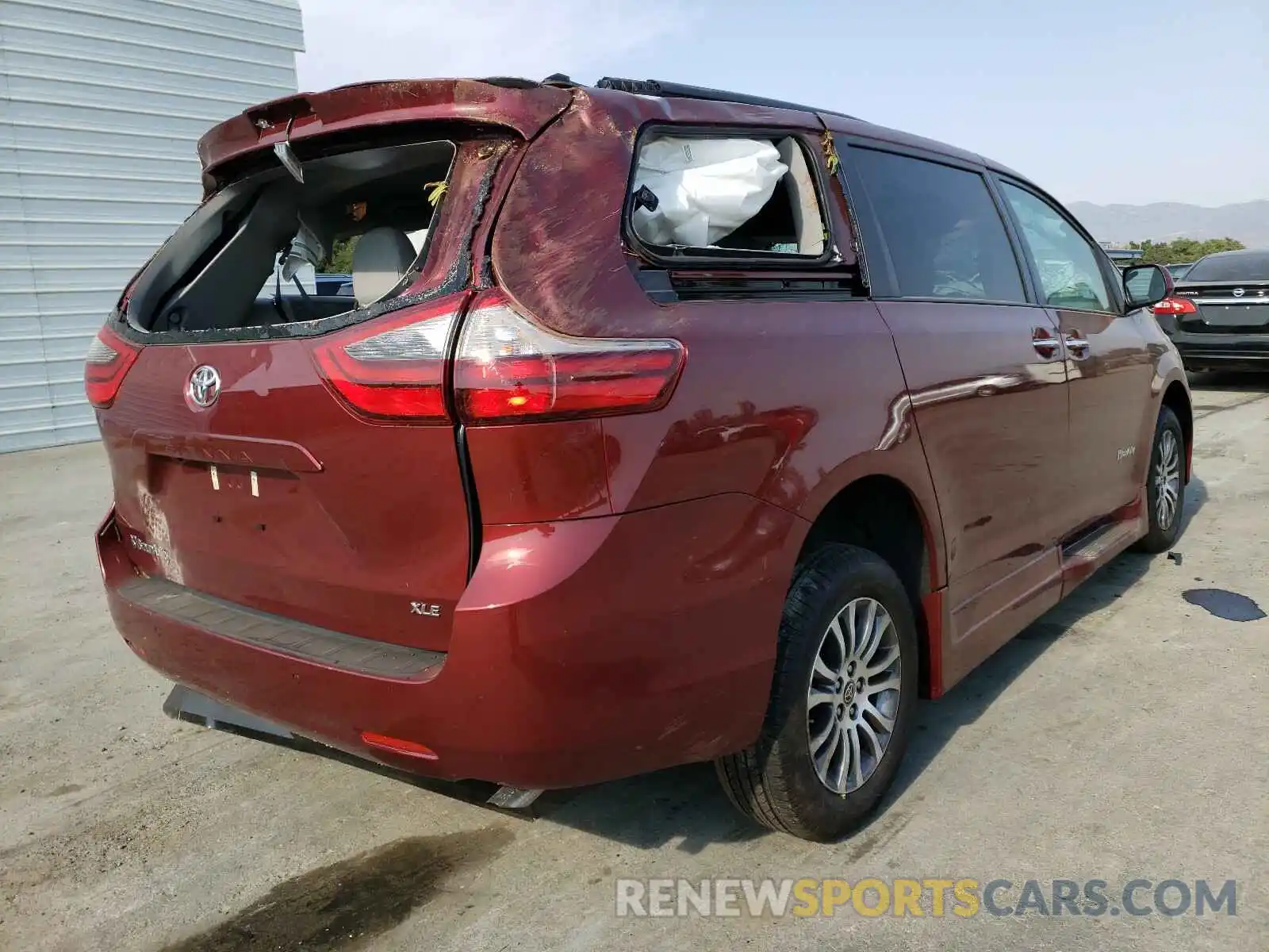 4 Photograph of a damaged car 5TDYZ3DC3LS067790 TOYOTA SIENNA 2020