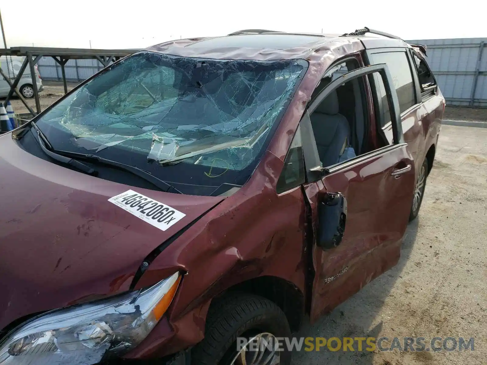 9 Photograph of a damaged car 5TDYZ3DC3LS067790 TOYOTA SIENNA 2020