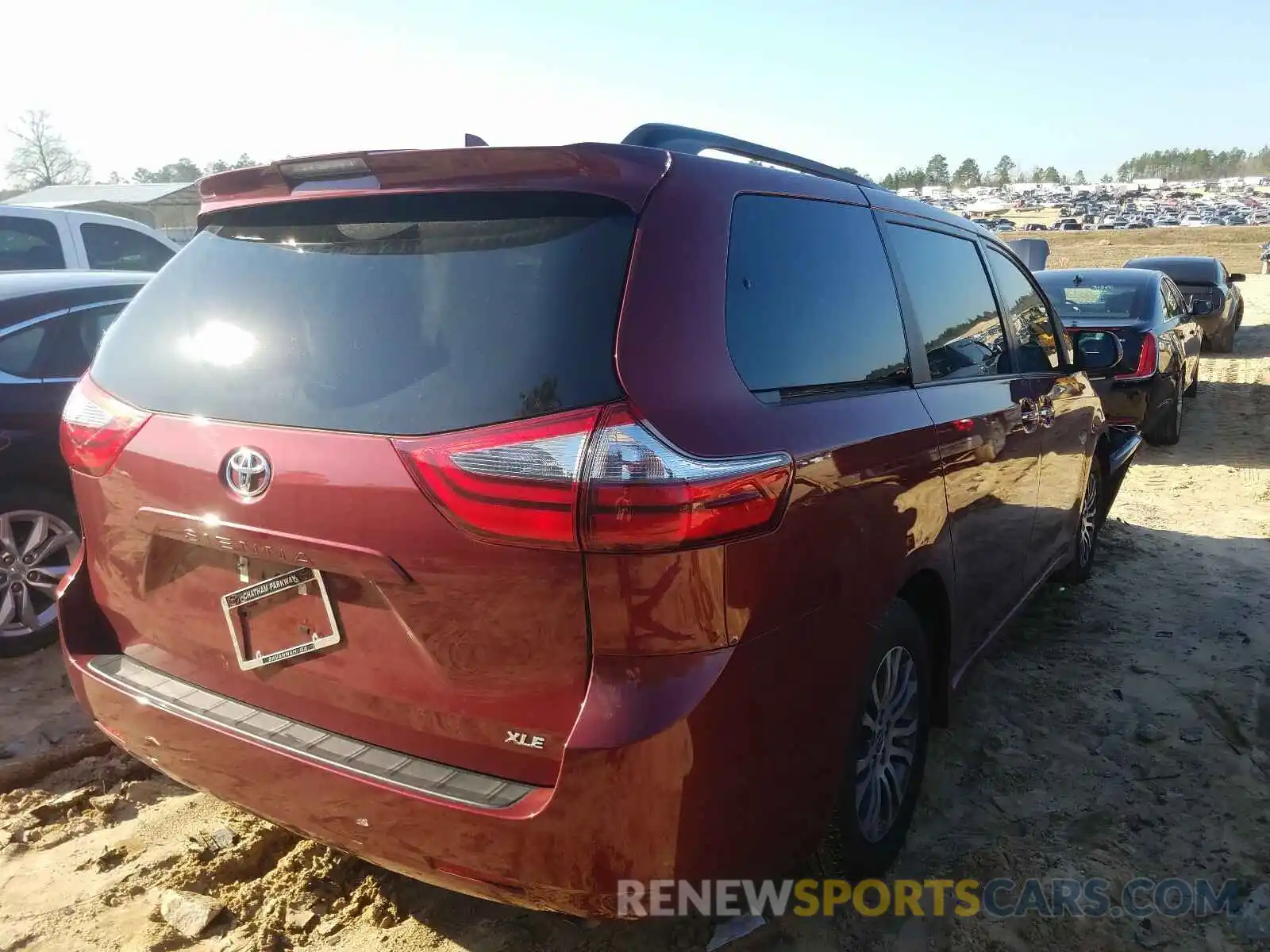 4 Photograph of a damaged car 5TDYZ3DC3LS068390 TOYOTA SIENNA 2020