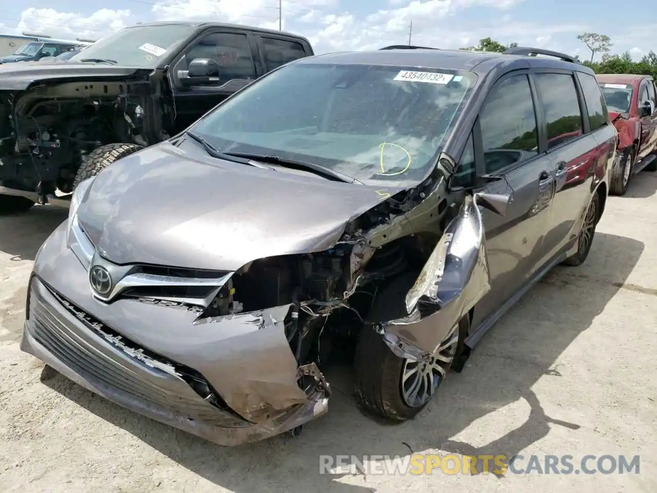 2 Photograph of a damaged car 5TDYZ3DC3LS069409 TOYOTA SIENNA 2020