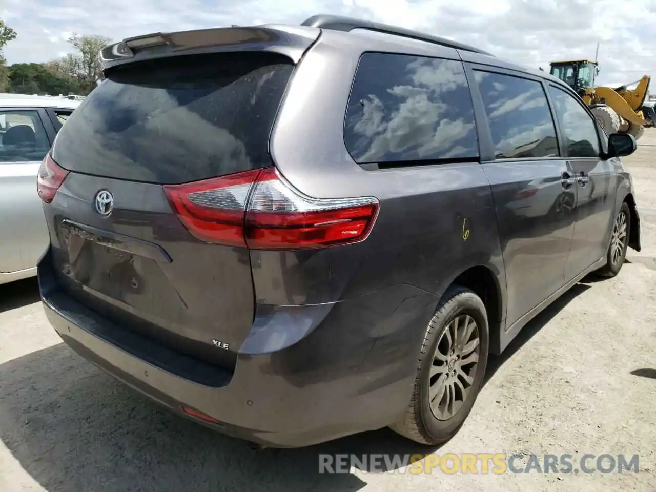 4 Photograph of a damaged car 5TDYZ3DC3LS069409 TOYOTA SIENNA 2020