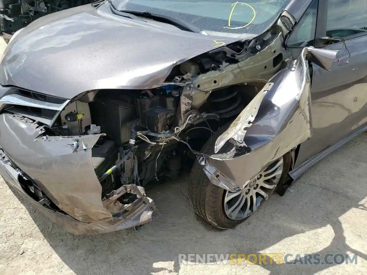 9 Photograph of a damaged car 5TDYZ3DC3LS069409 TOYOTA SIENNA 2020