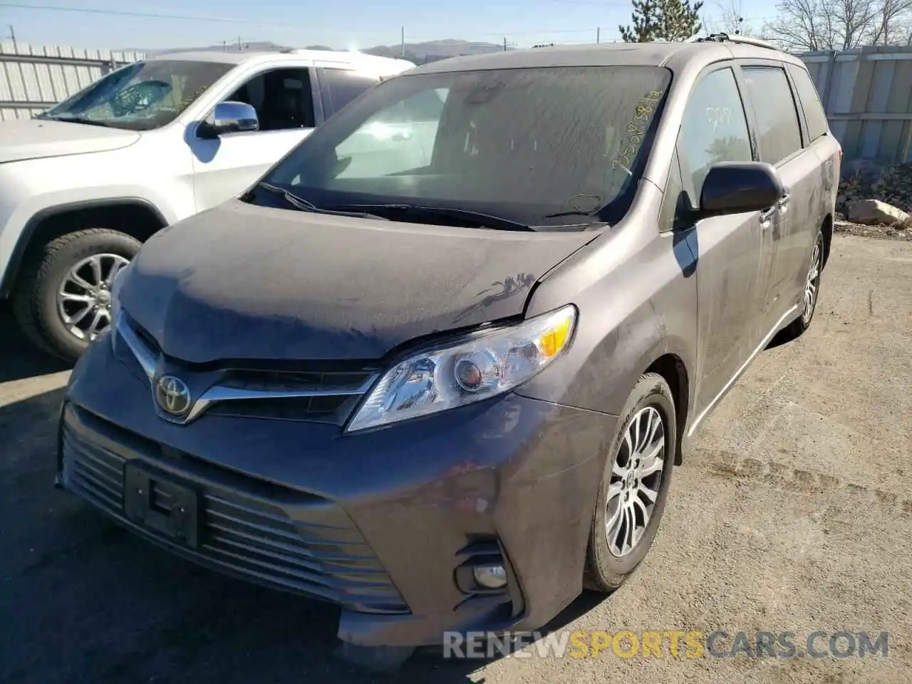 2 Photograph of a damaged car 5TDYZ3DC3LS069961 TOYOTA SIENNA 2020