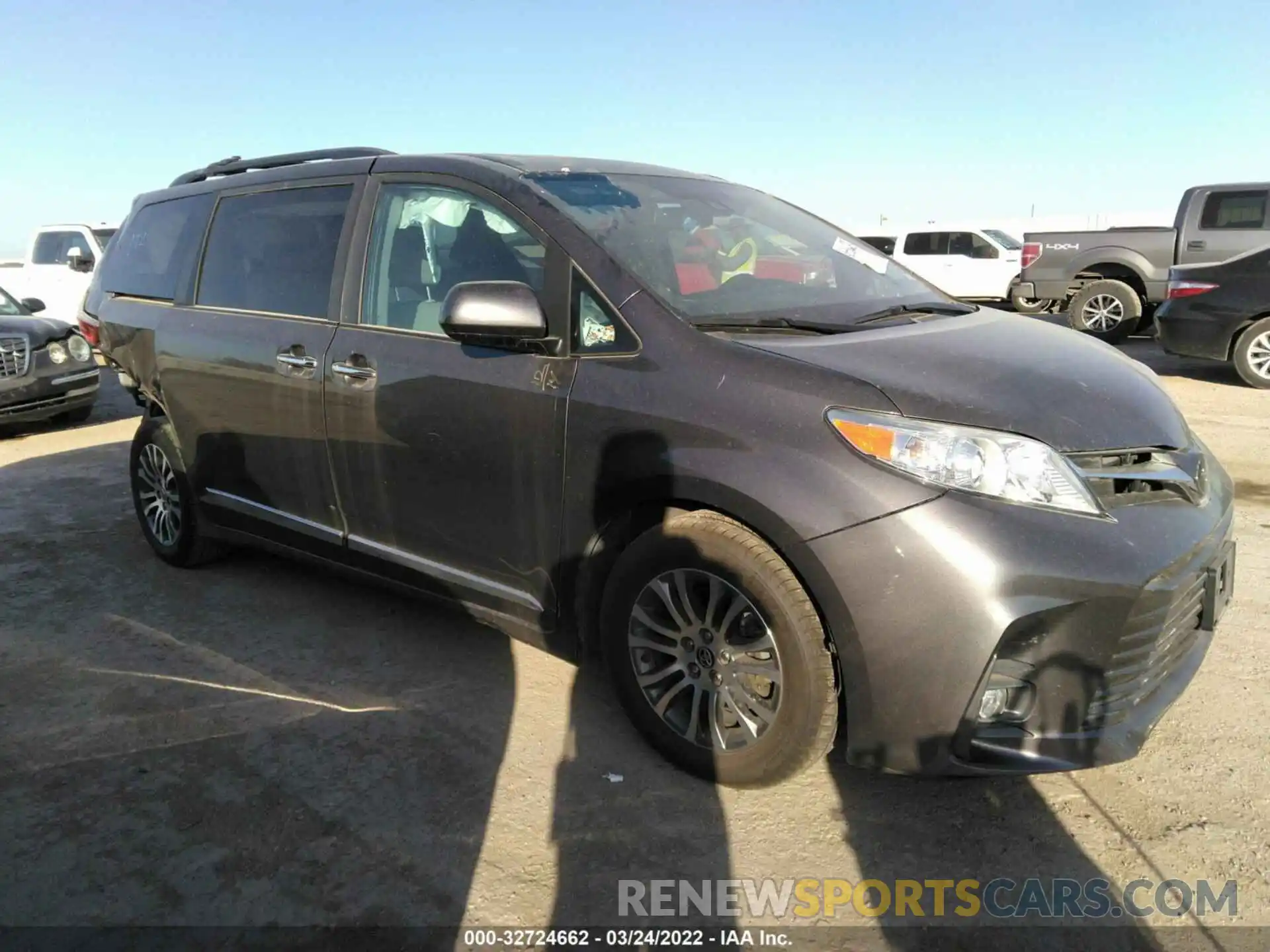 1 Photograph of a damaged car 5TDYZ3DC3LS074660 TOYOTA SIENNA 2020