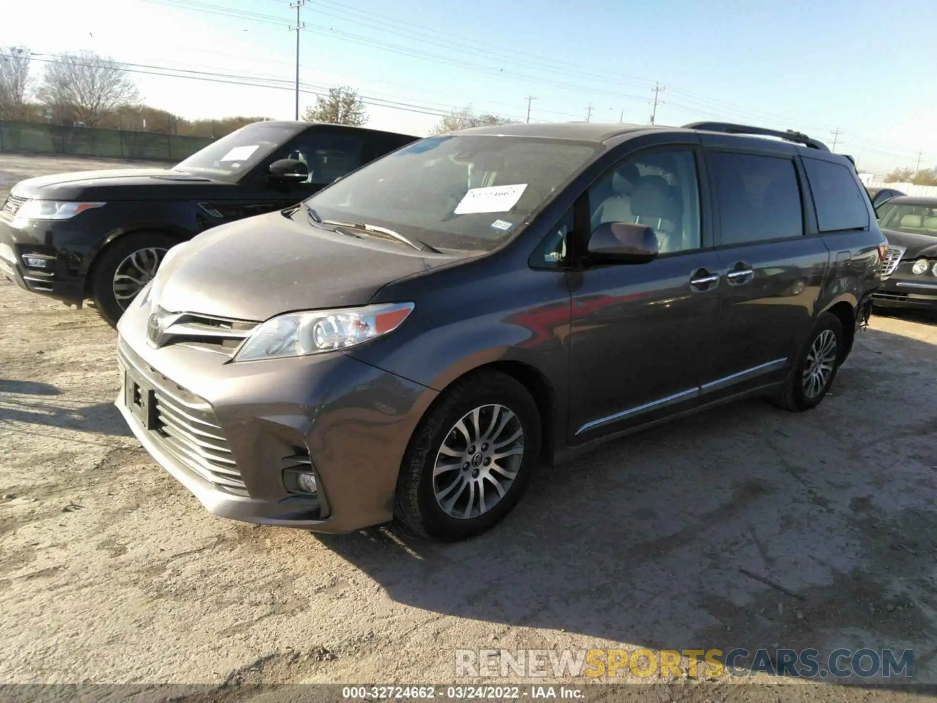 2 Photograph of a damaged car 5TDYZ3DC3LS074660 TOYOTA SIENNA 2020