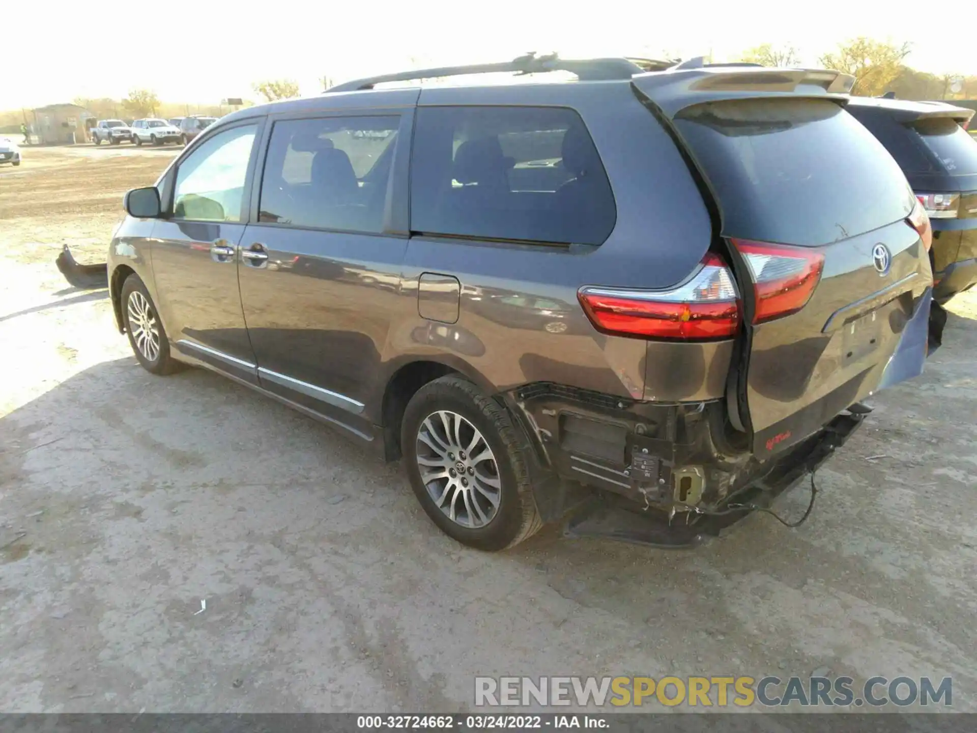 3 Photograph of a damaged car 5TDYZ3DC3LS074660 TOYOTA SIENNA 2020