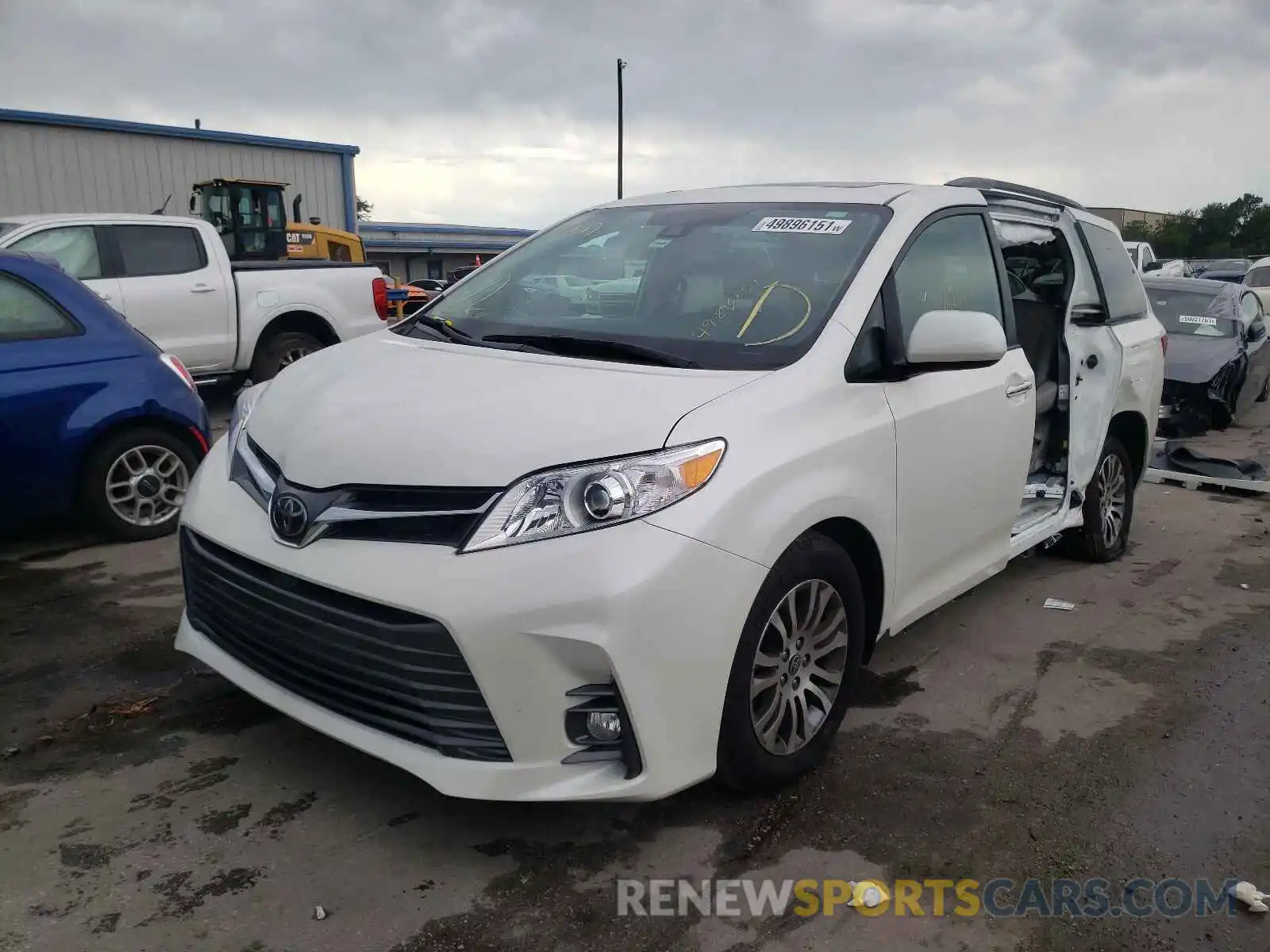 2 Photograph of a damaged car 5TDYZ3DC3LS079115 TOYOTA SIENNA 2020