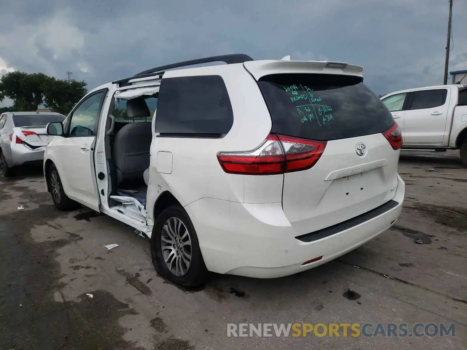 3 Photograph of a damaged car 5TDYZ3DC3LS079115 TOYOTA SIENNA 2020