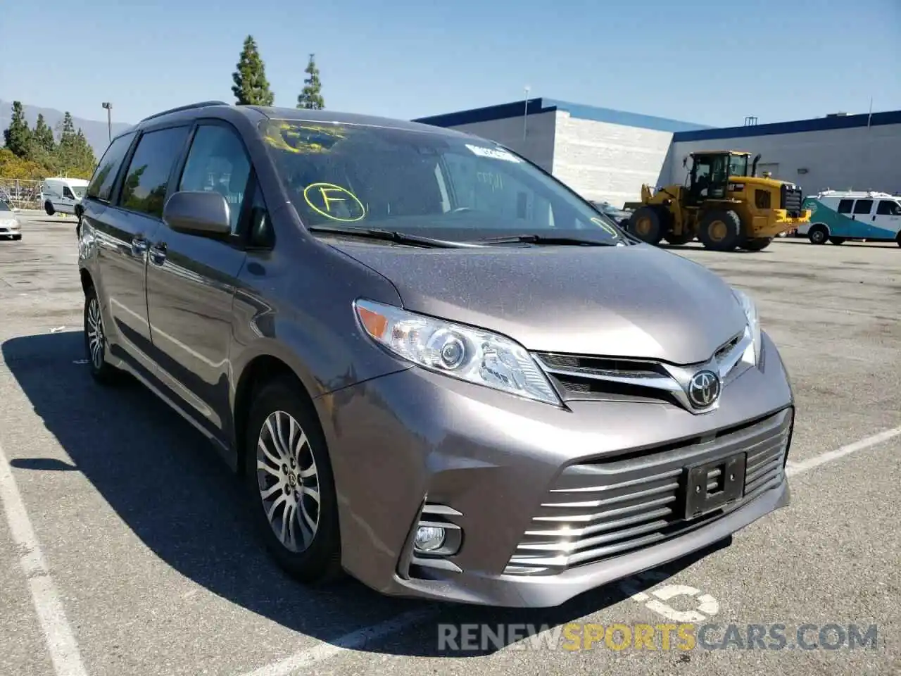 1 Photograph of a damaged car 5TDYZ3DC3LS086002 TOYOTA SIENNA 2020