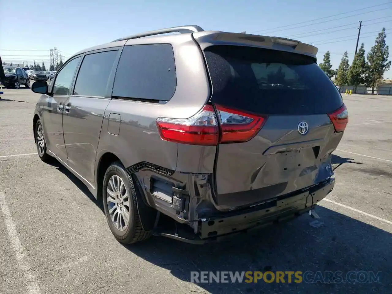 3 Photograph of a damaged car 5TDYZ3DC3LS086002 TOYOTA SIENNA 2020