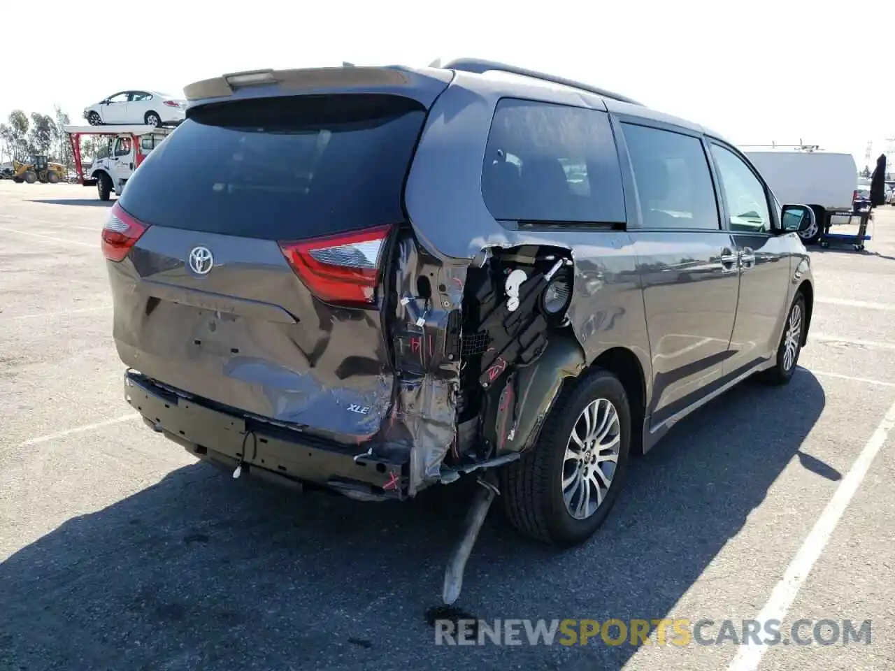 4 Photograph of a damaged car 5TDYZ3DC3LS086002 TOYOTA SIENNA 2020