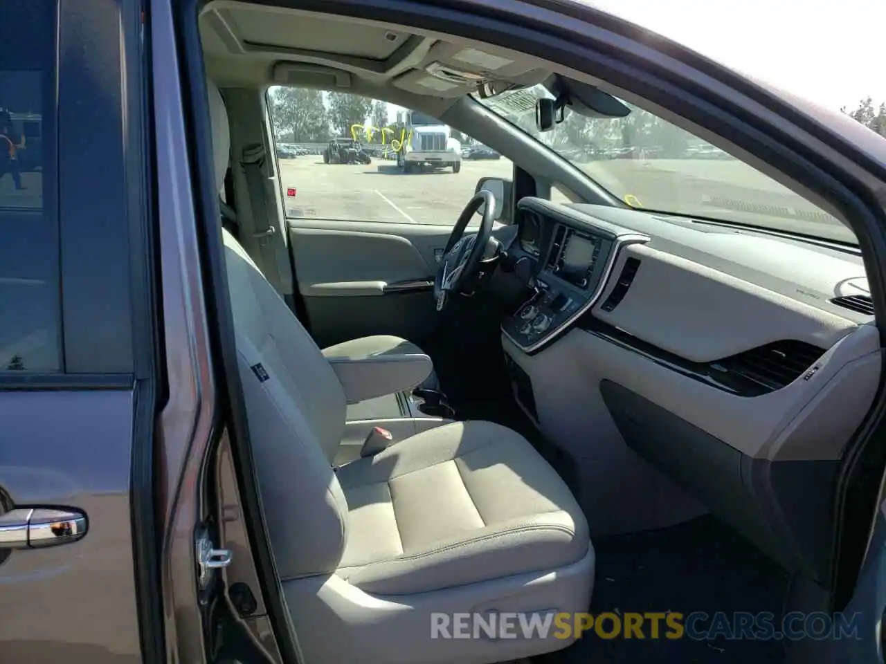 5 Photograph of a damaged car 5TDYZ3DC3LS086002 TOYOTA SIENNA 2020