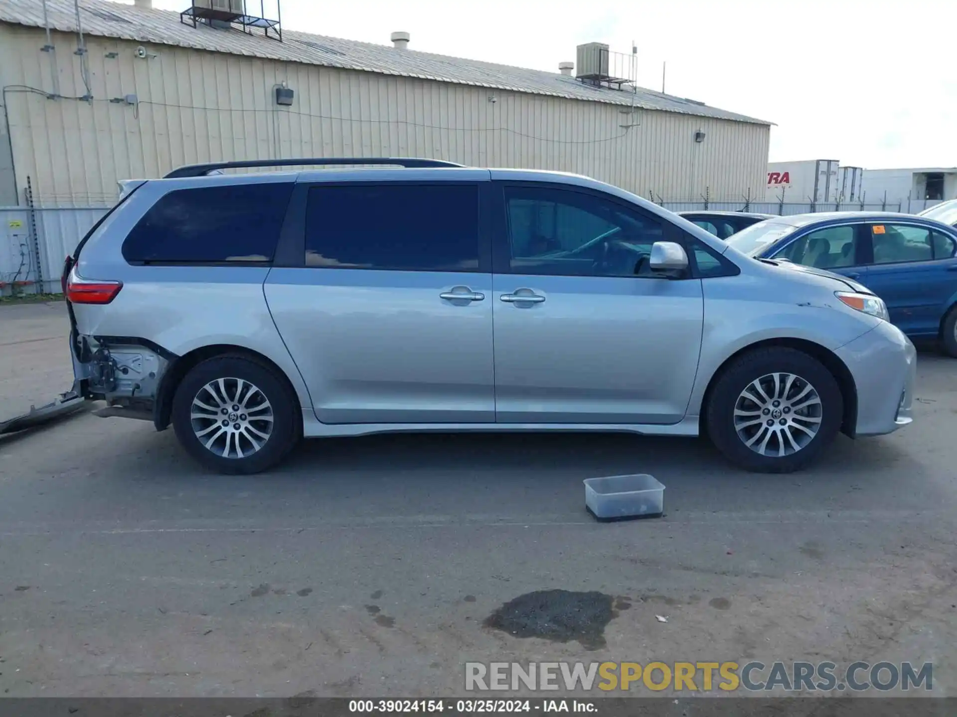 14 Photograph of a damaged car 5TDYZ3DC3LS087733 TOYOTA SIENNA 2020