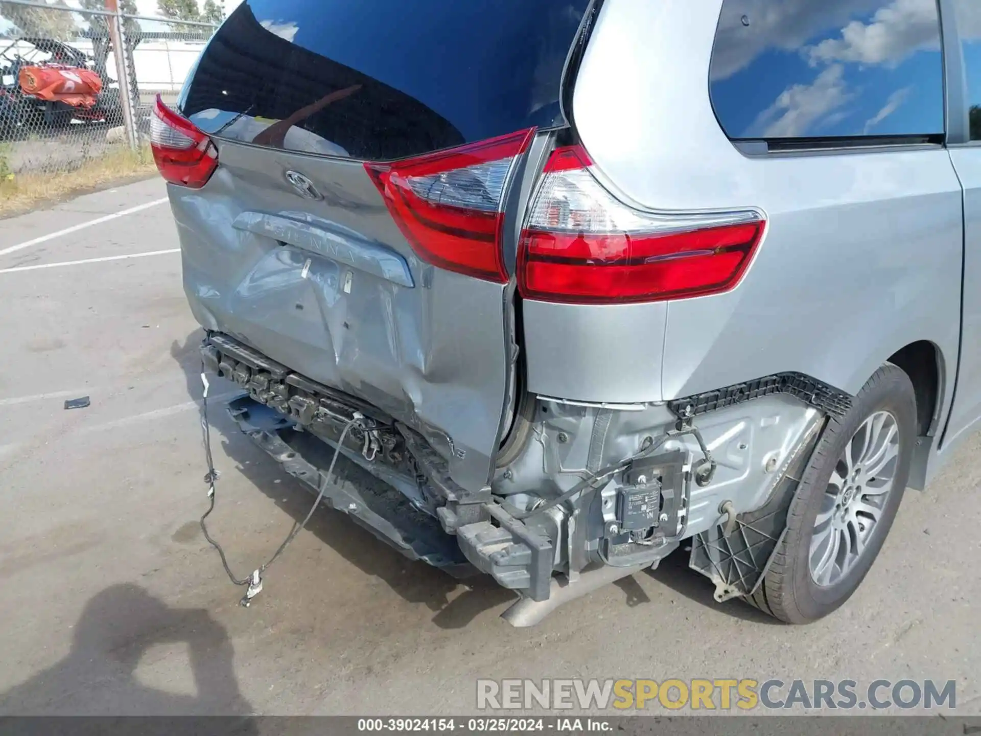 6 Photograph of a damaged car 5TDYZ3DC3LS087733 TOYOTA SIENNA 2020