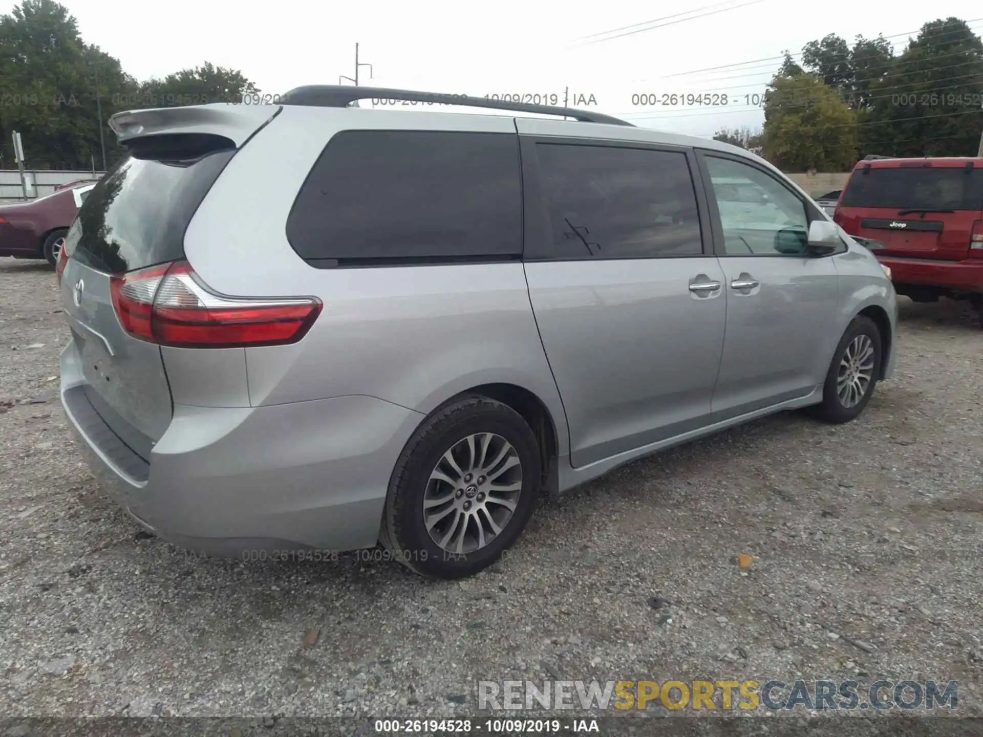 4 Photograph of a damaged car 5TDYZ3DC4LS023068 TOYOTA SIENNA 2020