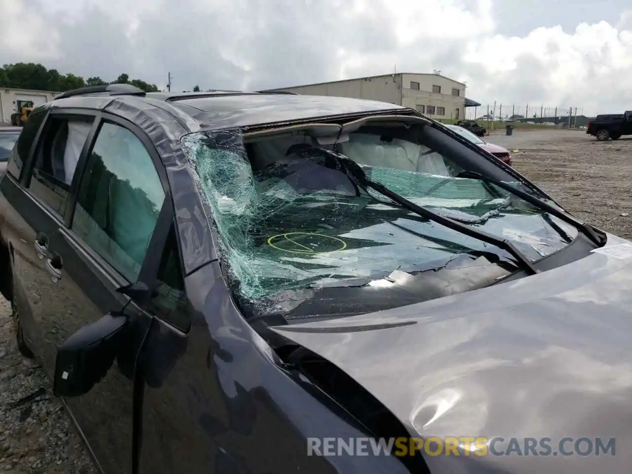 9 Photograph of a damaged car 5TDYZ3DC4LS024639 TOYOTA SIENNA 2020