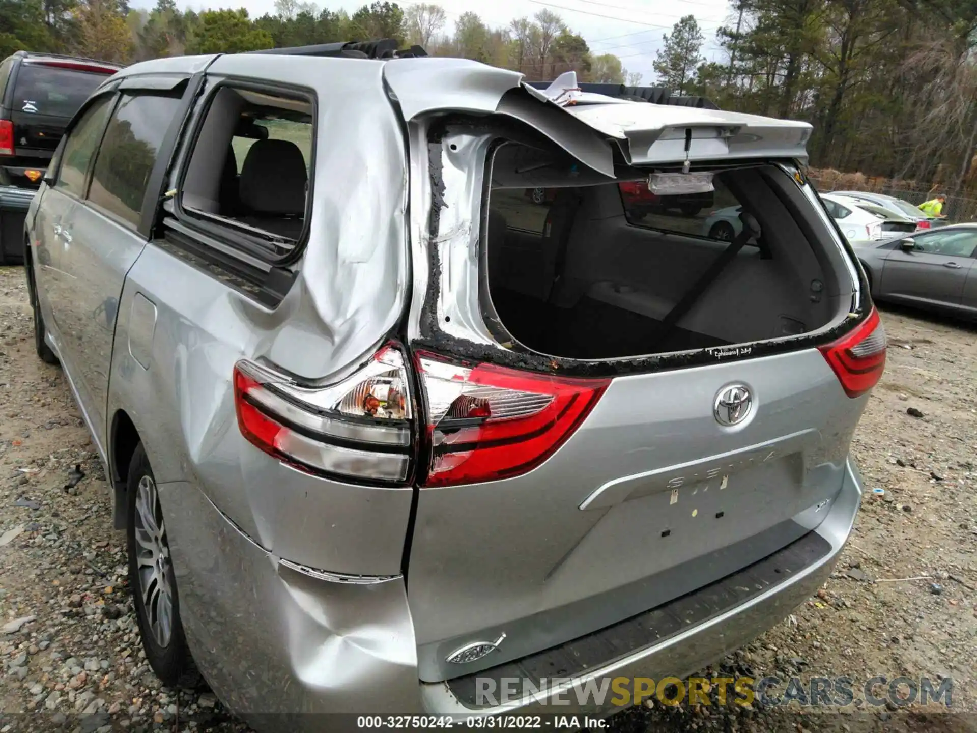 6 Photograph of a damaged car 5TDYZ3DC4LS027363 TOYOTA SIENNA 2020