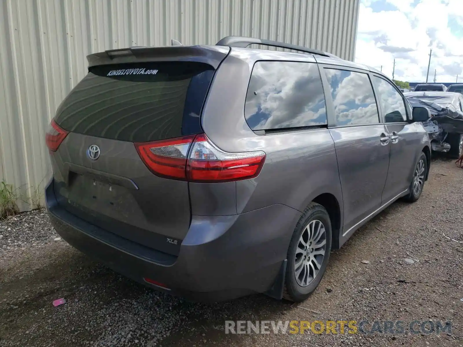 4 Photograph of a damaged car 5TDYZ3DC4LS031056 TOYOTA SIENNA 2020