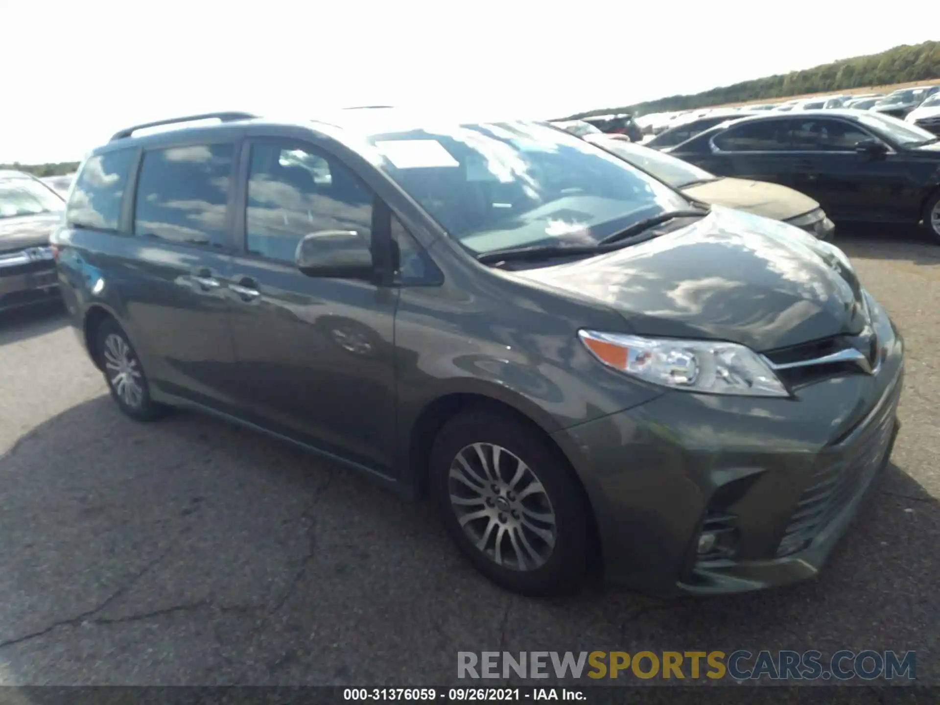 1 Photograph of a damaged car 5TDYZ3DC4LS031655 TOYOTA SIENNA 2020