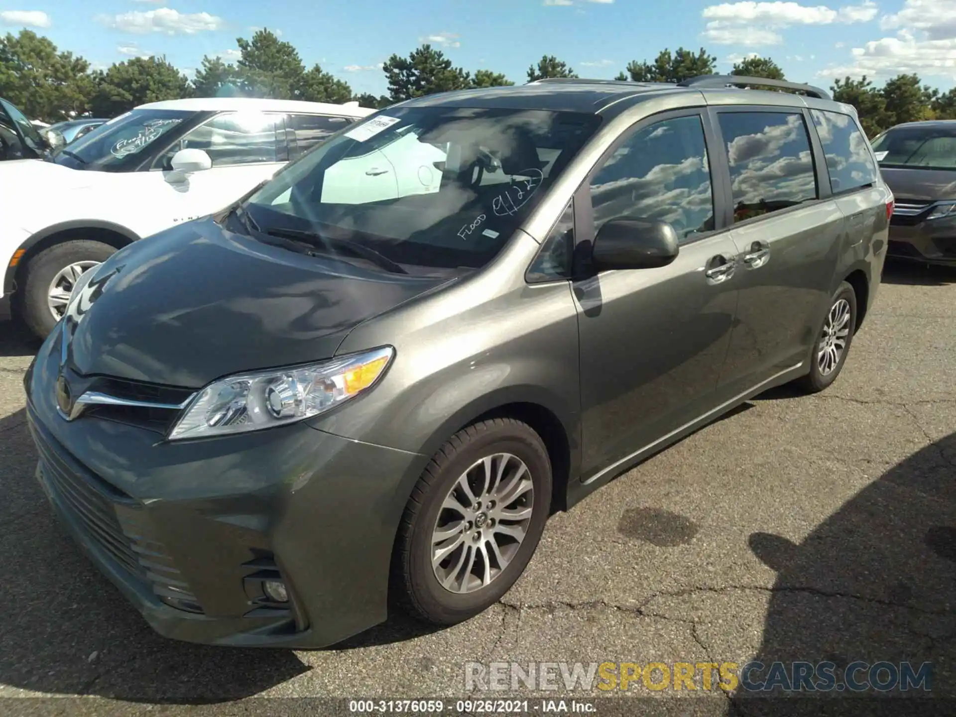 2 Photograph of a damaged car 5TDYZ3DC4LS031655 TOYOTA SIENNA 2020