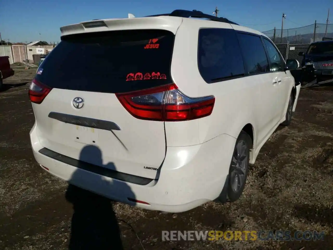 4 Photograph of a damaged car 5TDYZ3DC4LS031722 TOYOTA SIENNA 2020