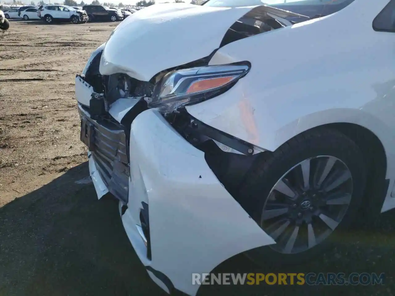 9 Photograph of a damaged car 5TDYZ3DC4LS031722 TOYOTA SIENNA 2020