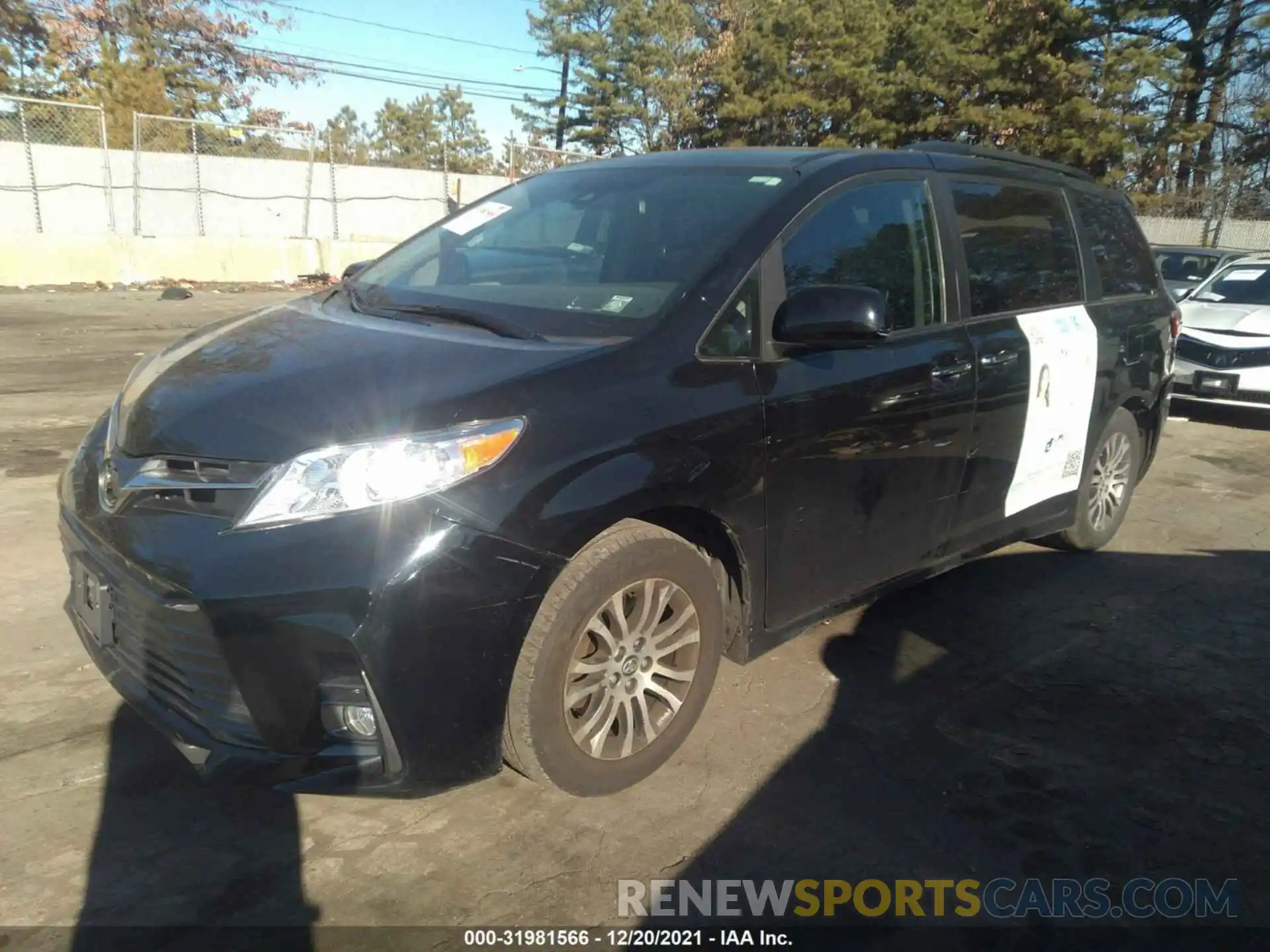 2 Photograph of a damaged car 5TDYZ3DC4LS032434 TOYOTA SIENNA 2020