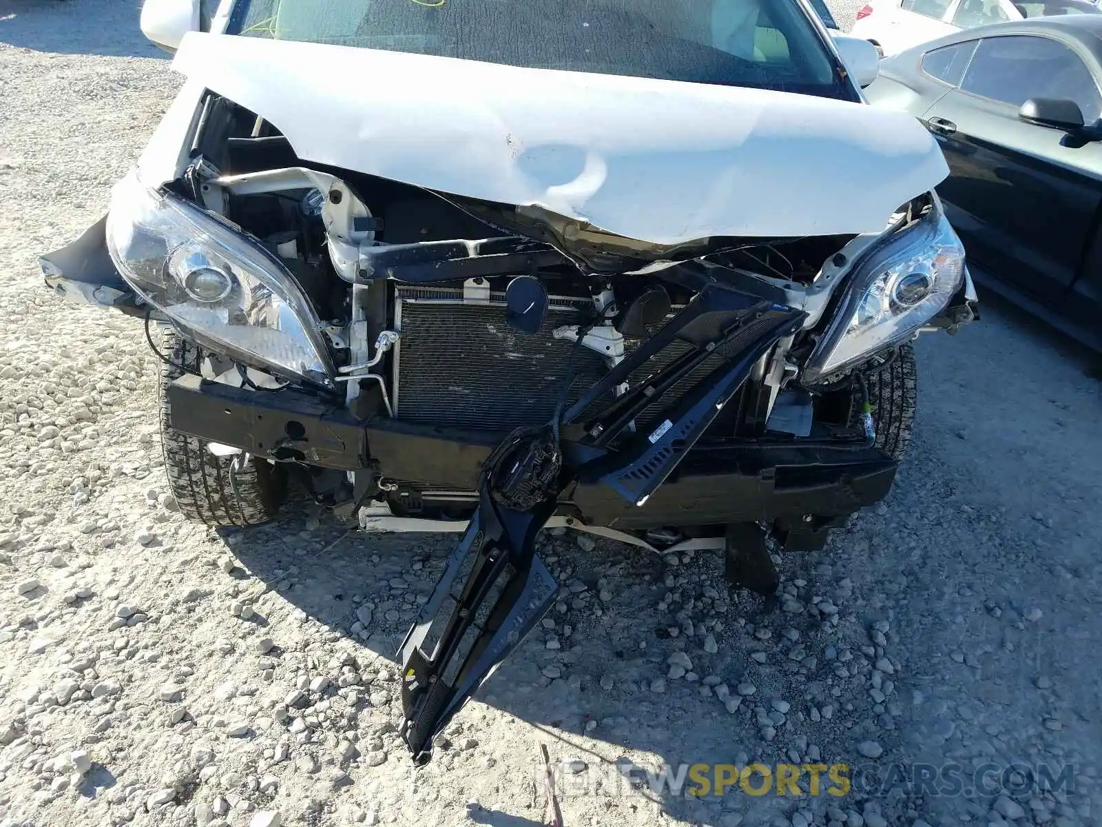 9 Photograph of a damaged car 5TDYZ3DC4LS034555 TOYOTA SIENNA 2020