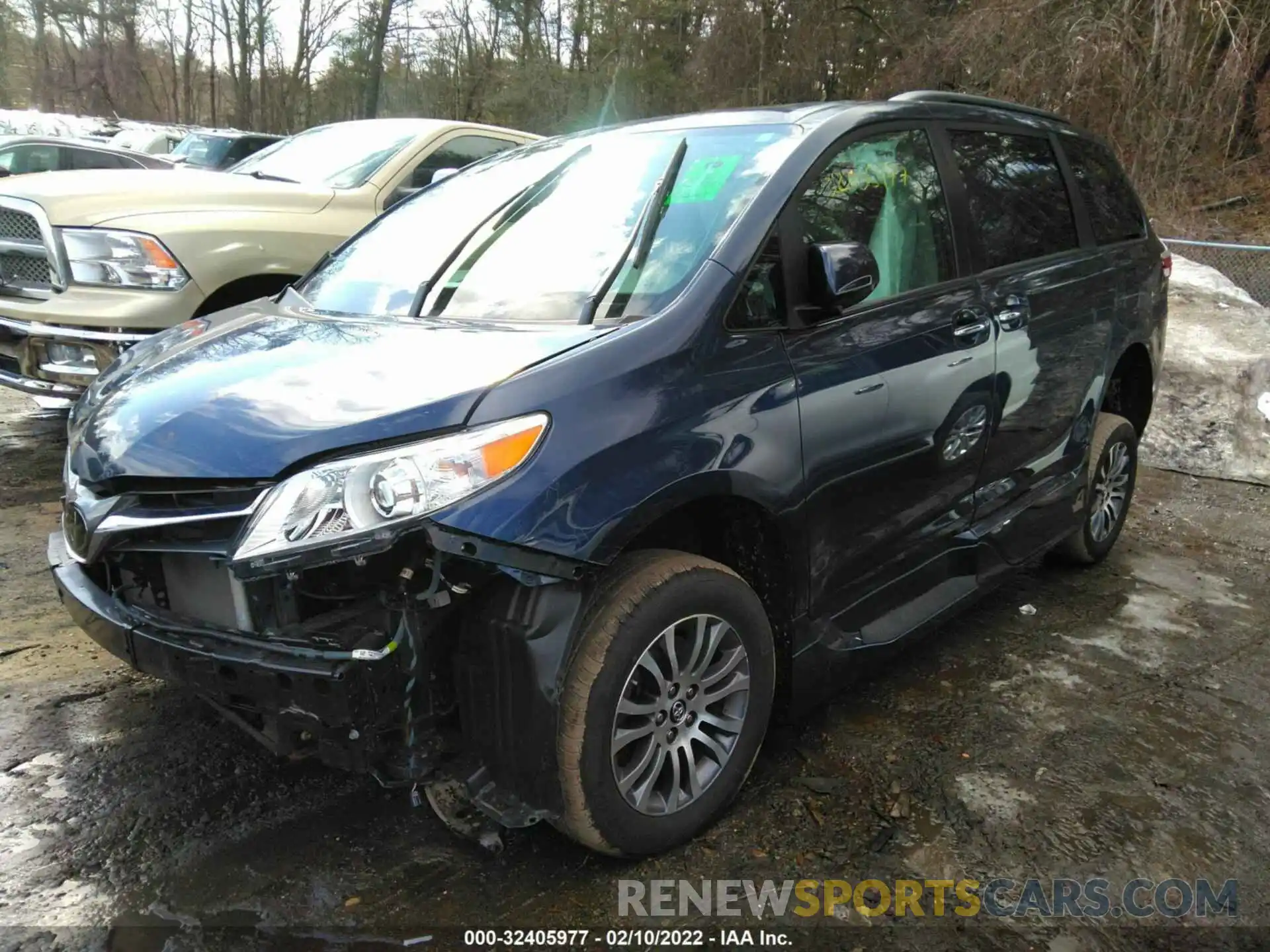 2 Photograph of a damaged car 5TDYZ3DC4LS038525 TOYOTA SIENNA 2020