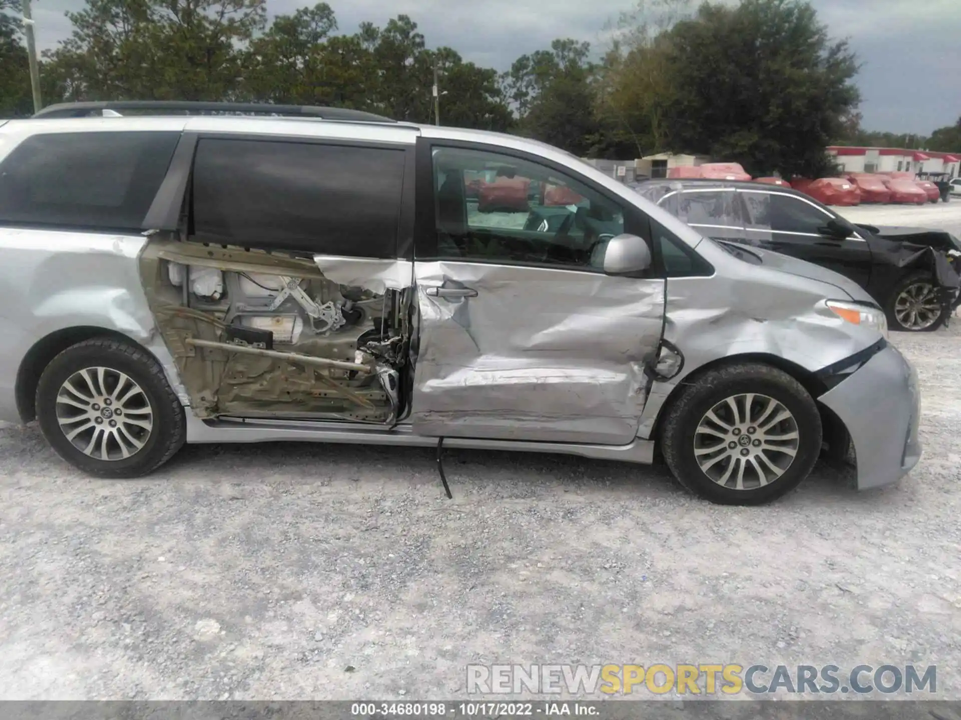 6 Photograph of a damaged car 5TDYZ3DC4LS042655 TOYOTA SIENNA 2020