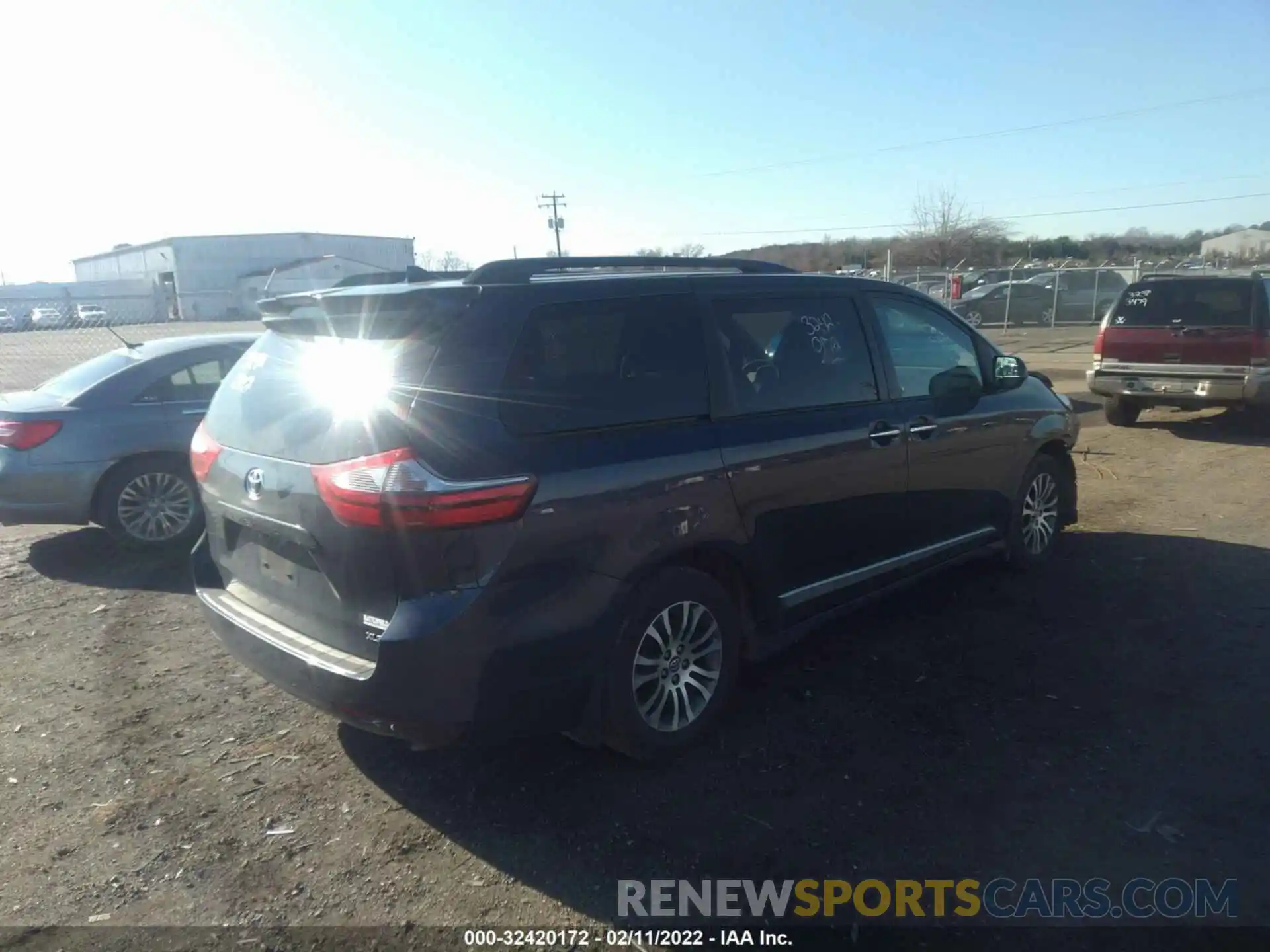 2 Photograph of a damaged car 5TDYZ3DC4LS045829 TOYOTA SIENNA 2020