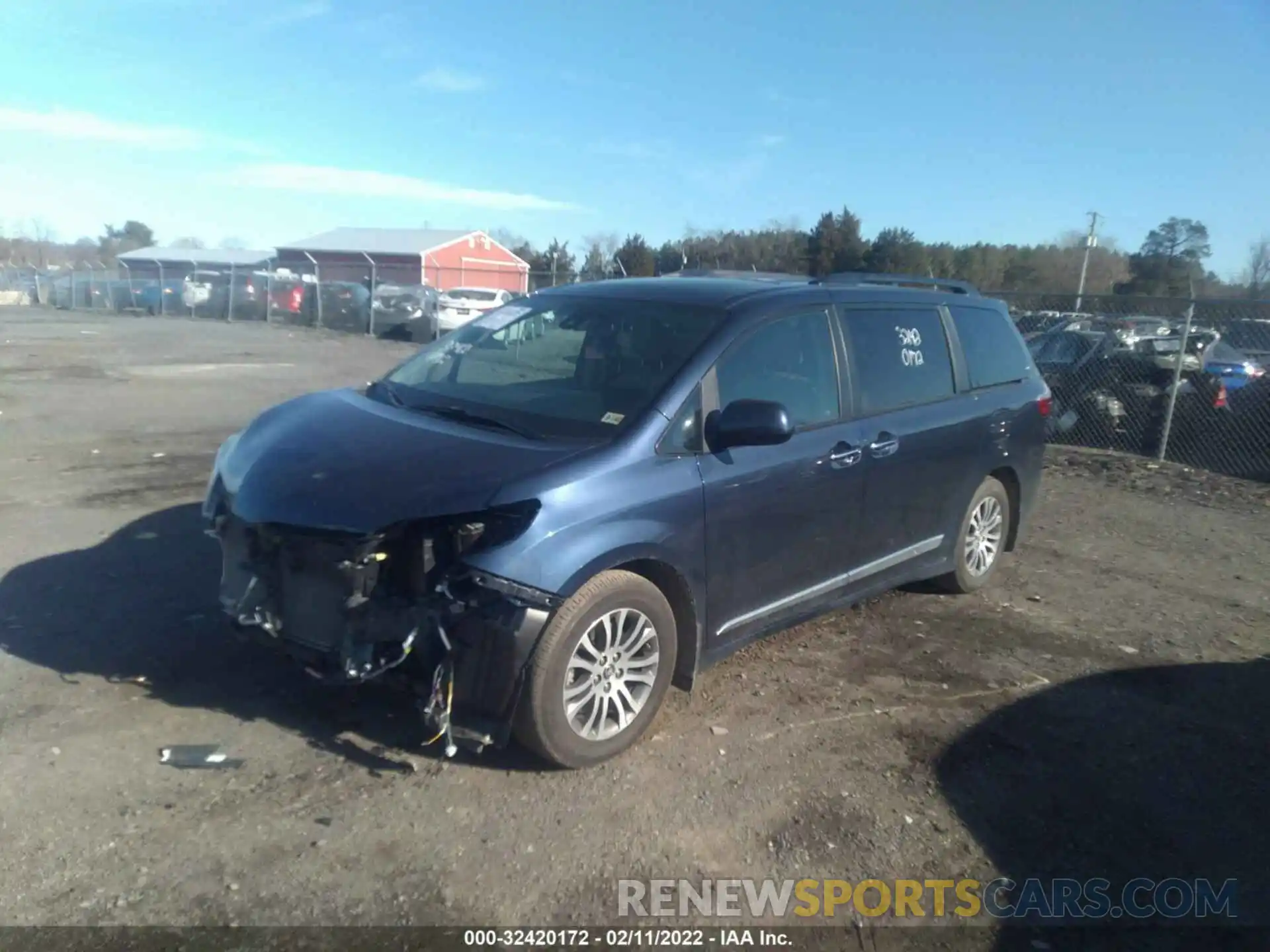 4 Photograph of a damaged car 5TDYZ3DC4LS045829 TOYOTA SIENNA 2020