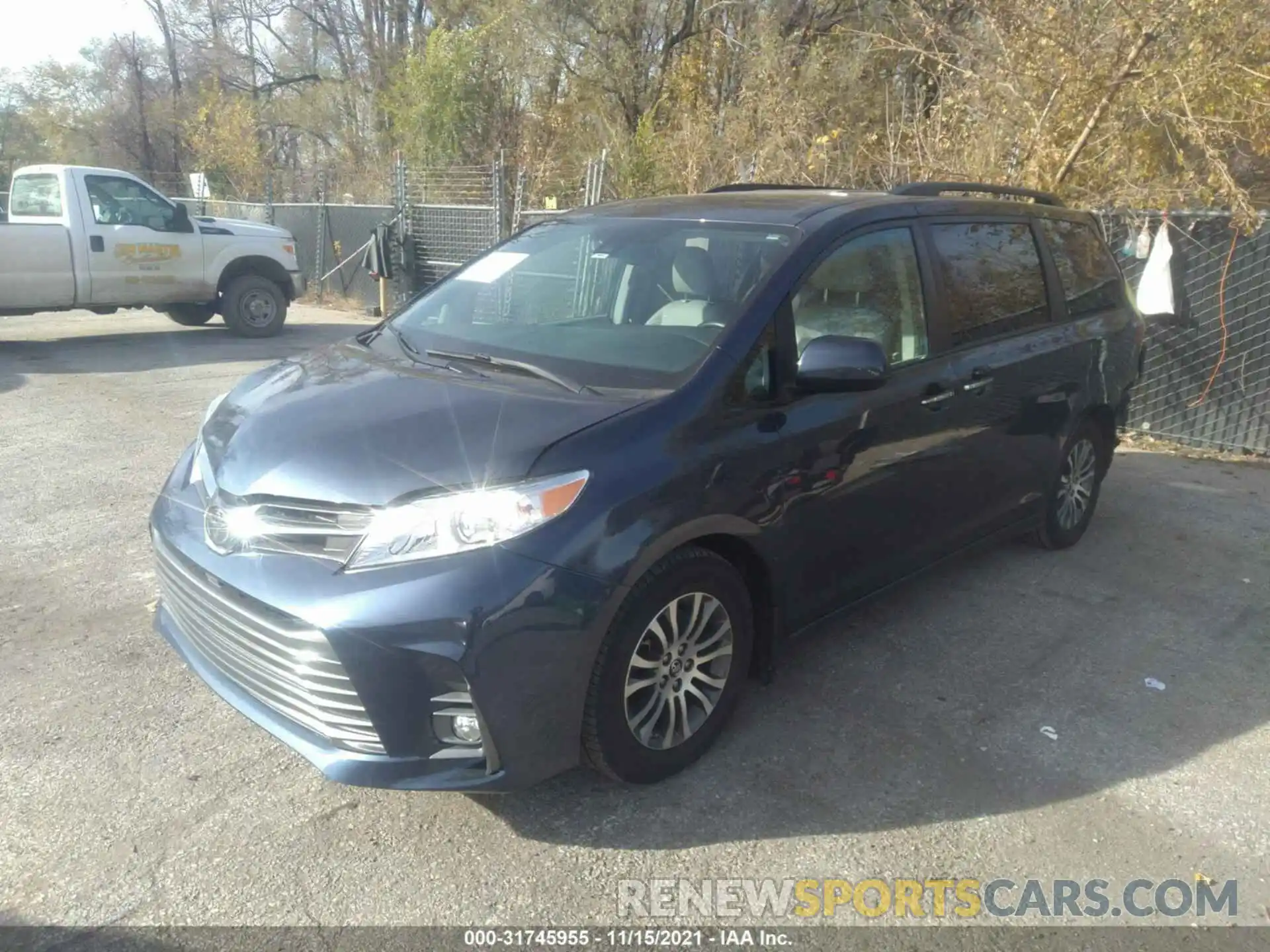 2 Photograph of a damaged car 5TDYZ3DC4LS050013 TOYOTA SIENNA 2020