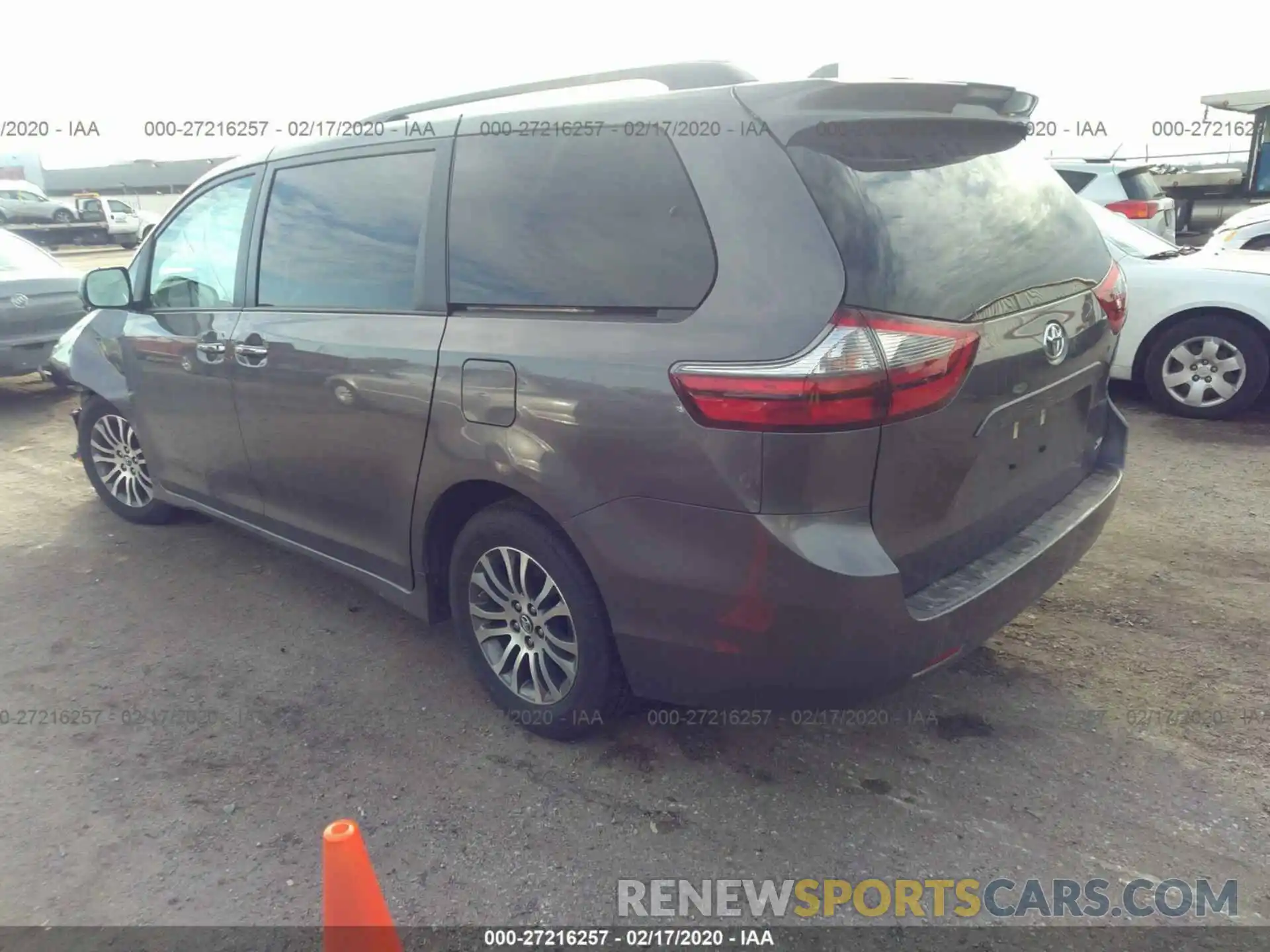 3 Фотография поврежденного автомобиля 5TDYZ3DC4LS056815 TOYOTA SIENNA 2020