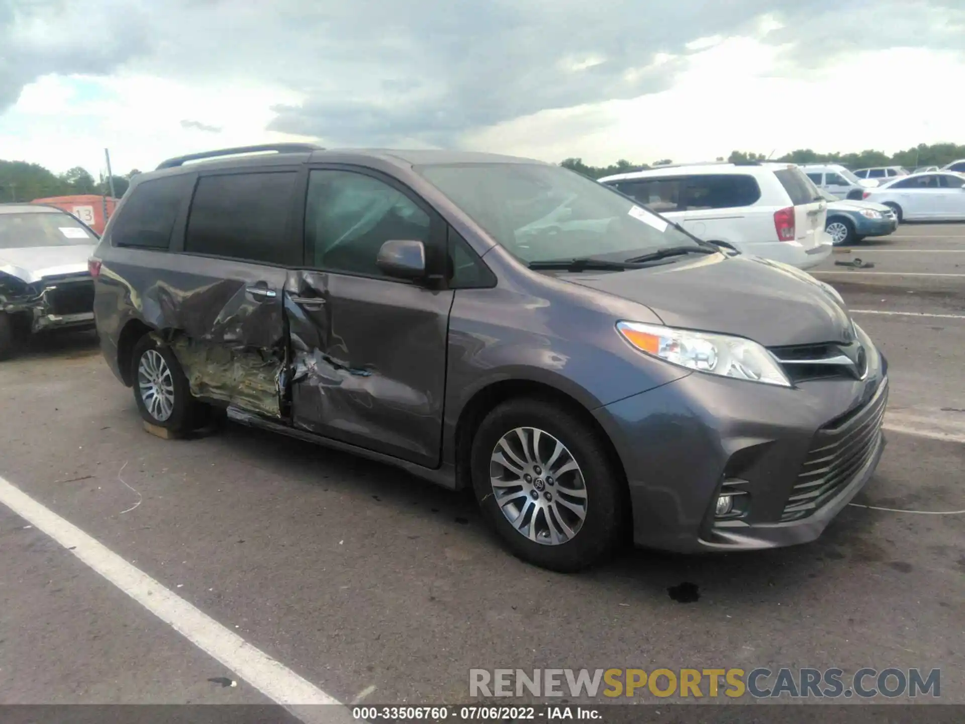 1 Photograph of a damaged car 5TDYZ3DC4LS059018 TOYOTA SIENNA 2020