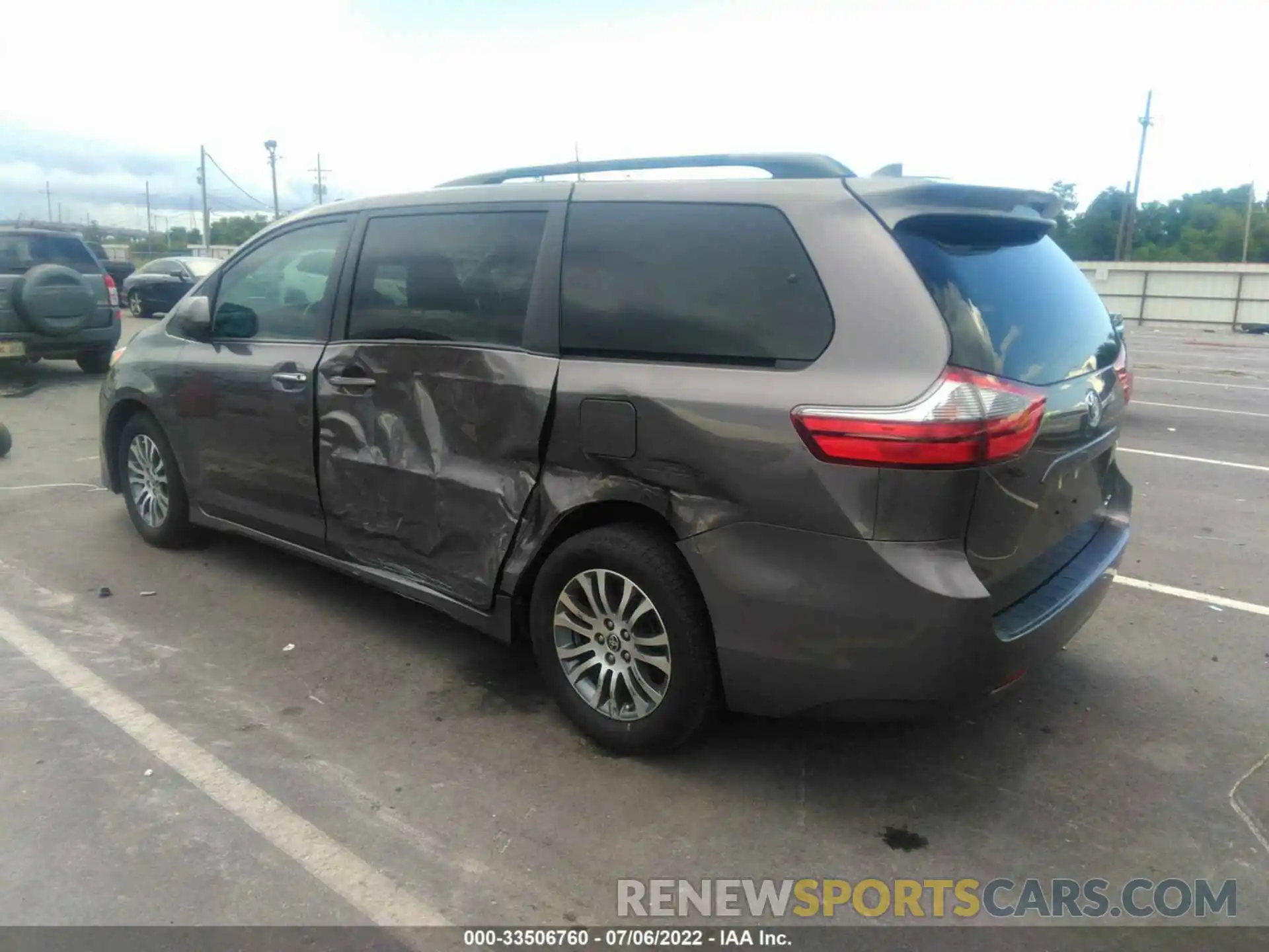 3 Photograph of a damaged car 5TDYZ3DC4LS059018 TOYOTA SIENNA 2020