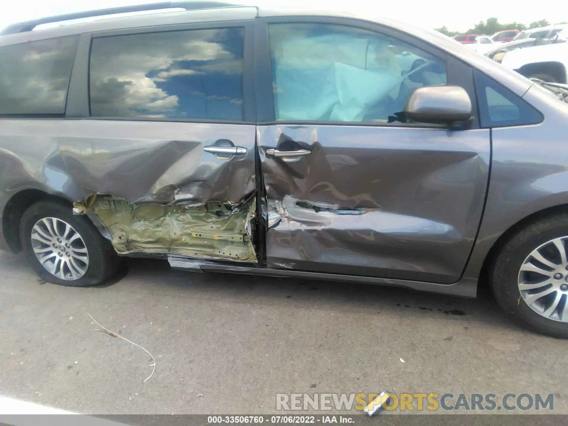 6 Photograph of a damaged car 5TDYZ3DC4LS059018 TOYOTA SIENNA 2020