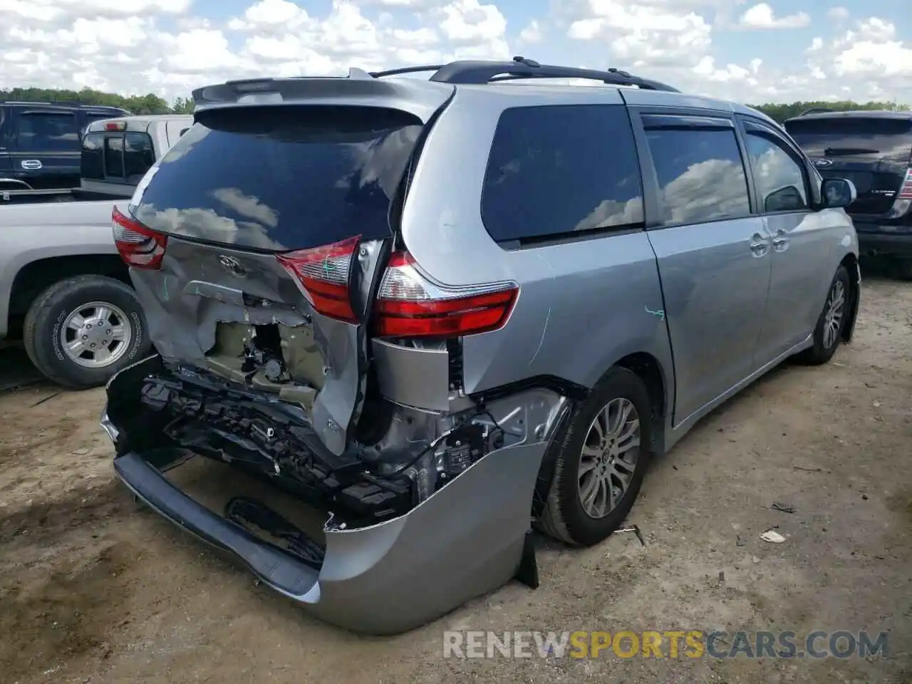 4 Photograph of a damaged car 5TDYZ3DC4LS061920 TOYOTA SIENNA 2020