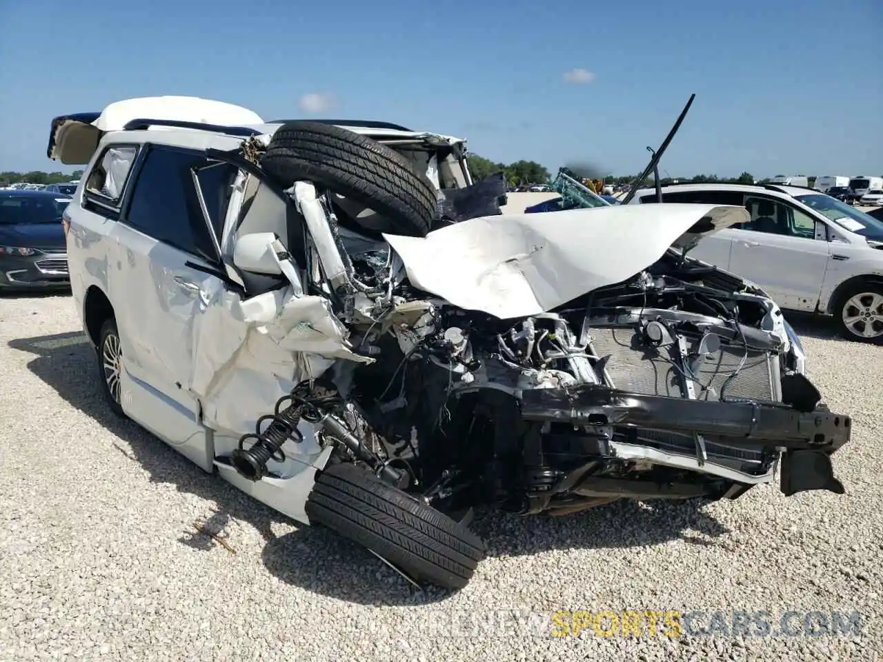 1 Photograph of a damaged car 5TDYZ3DC4LS066261 TOYOTA SIENNA 2020