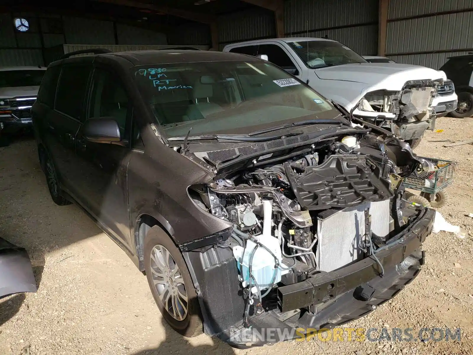 1 Photograph of a damaged car 5TDYZ3DC4LS081004 TOYOTA SIENNA 2020