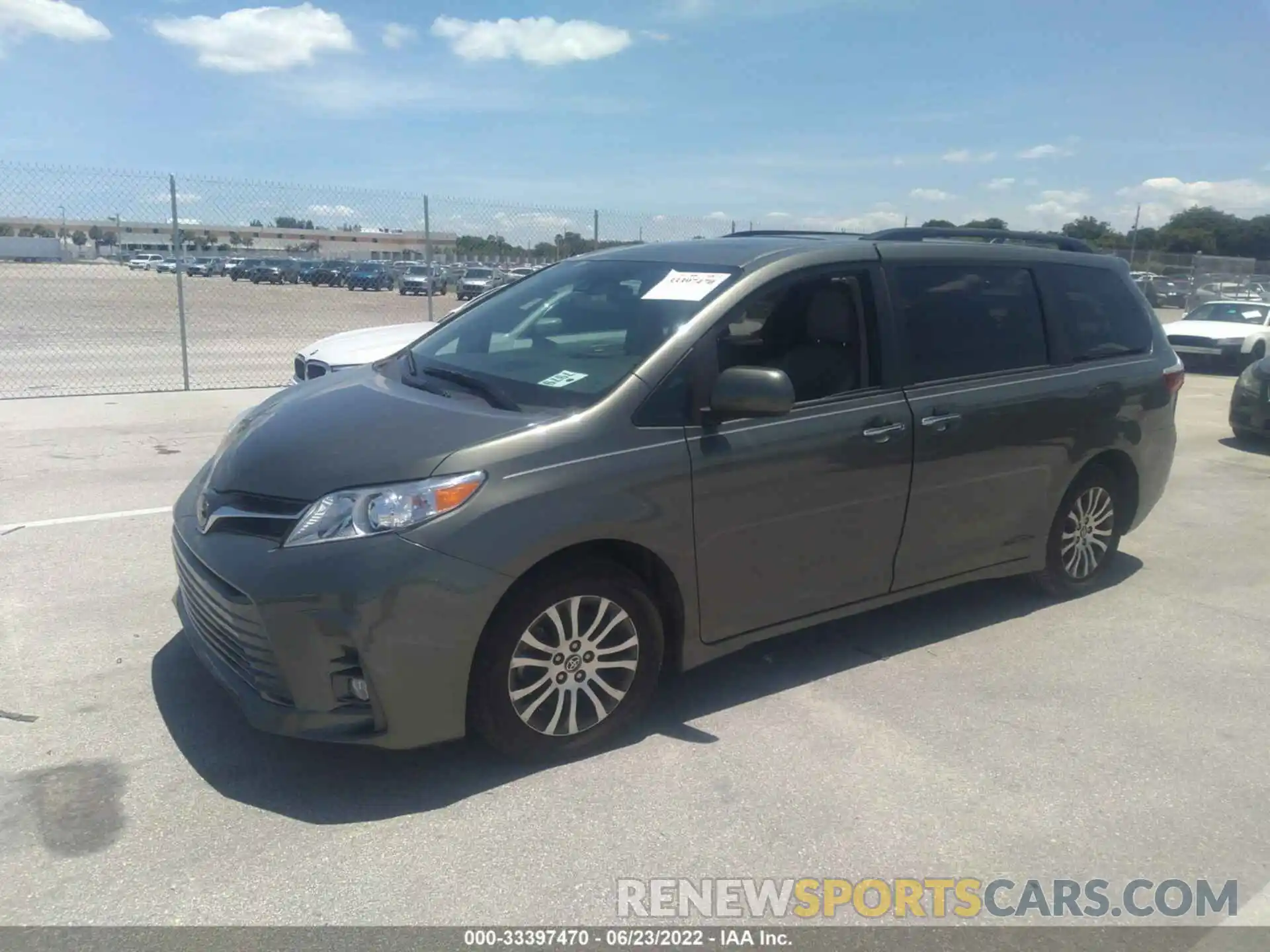 2 Photograph of a damaged car 5TDYZ3DC4LS083464 TOYOTA SIENNA 2020