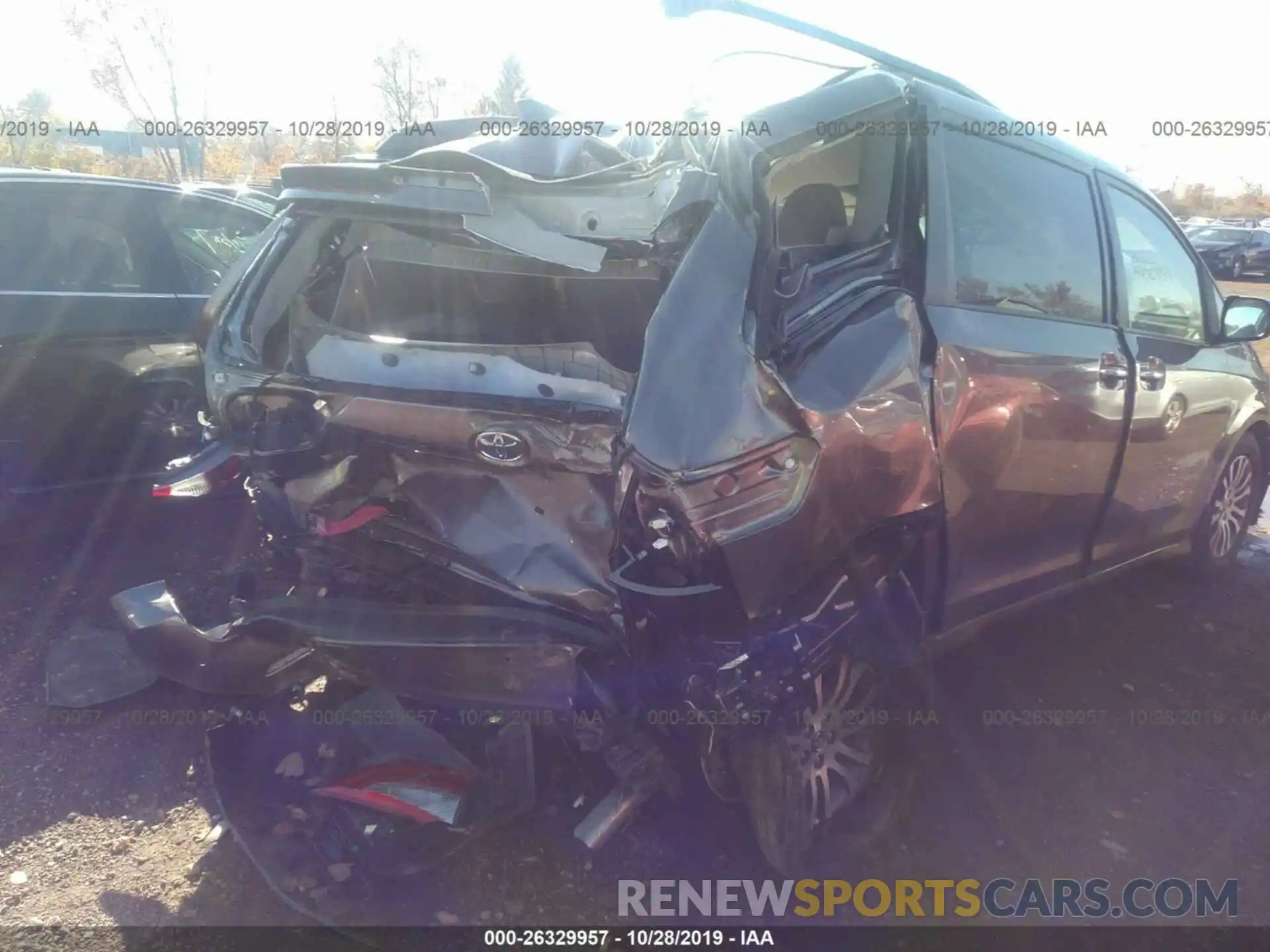 4 Photograph of a damaged car 5TDYZ3DC5LS023421 TOYOTA SIENNA 2020