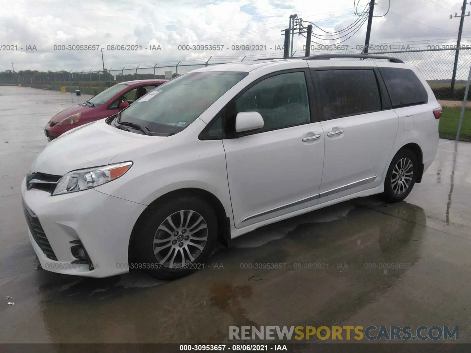 2 Photograph of a damaged car 5TDYZ3DC5LS025203 TOYOTA SIENNA 2020