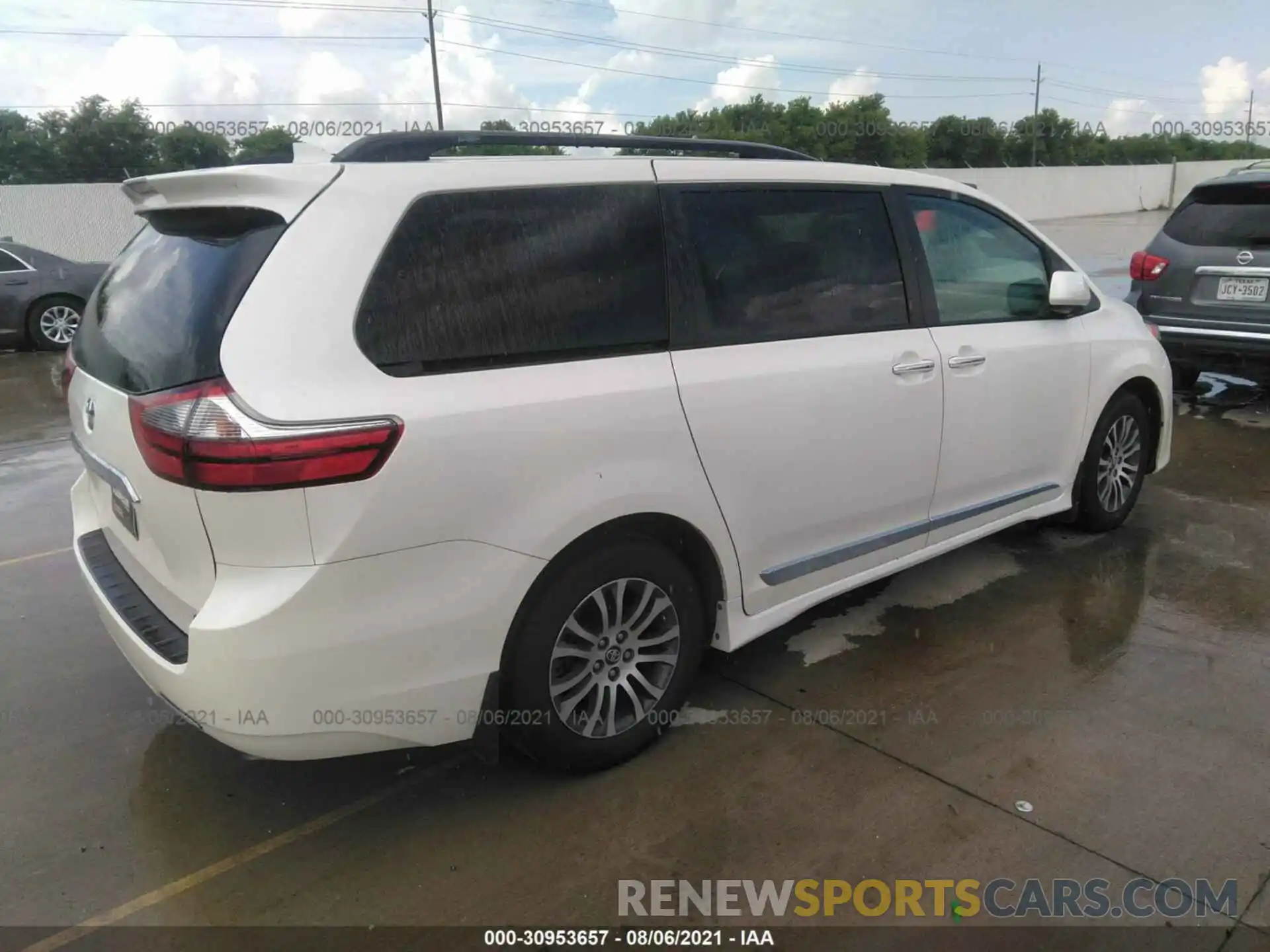 4 Photograph of a damaged car 5TDYZ3DC5LS025203 TOYOTA SIENNA 2020