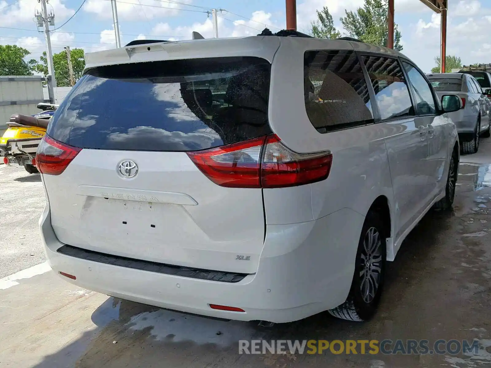 4 Photograph of a damaged car 5TDYZ3DC5LS026464 TOYOTA SIENNA 2020