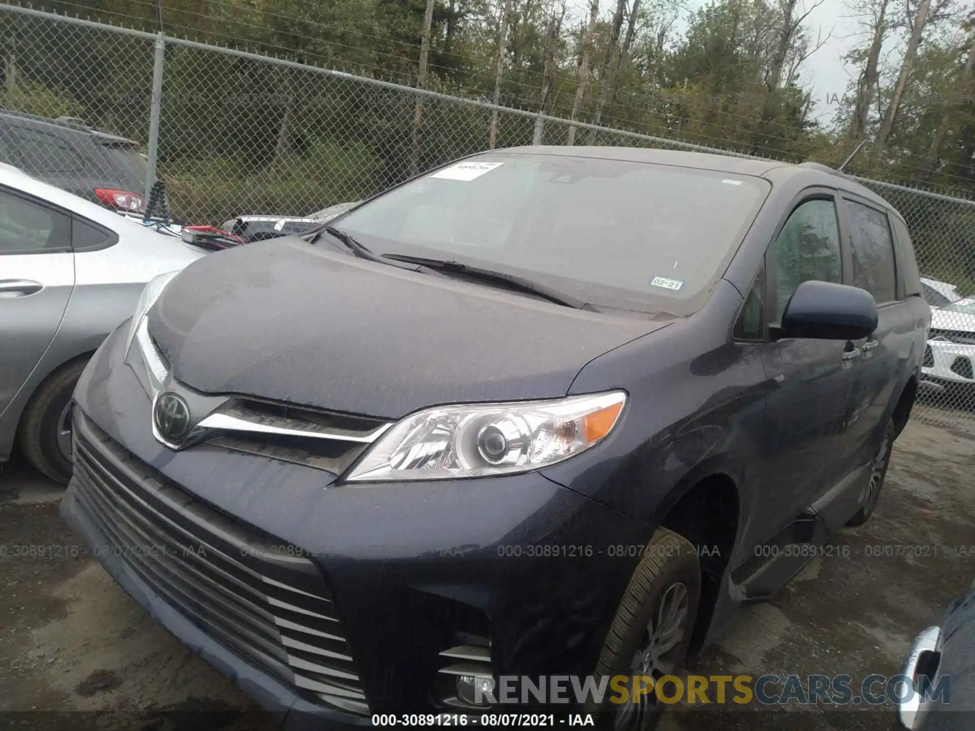 2 Photograph of a damaged car 5TDYZ3DC5LS026898 TOYOTA SIENNA 2020