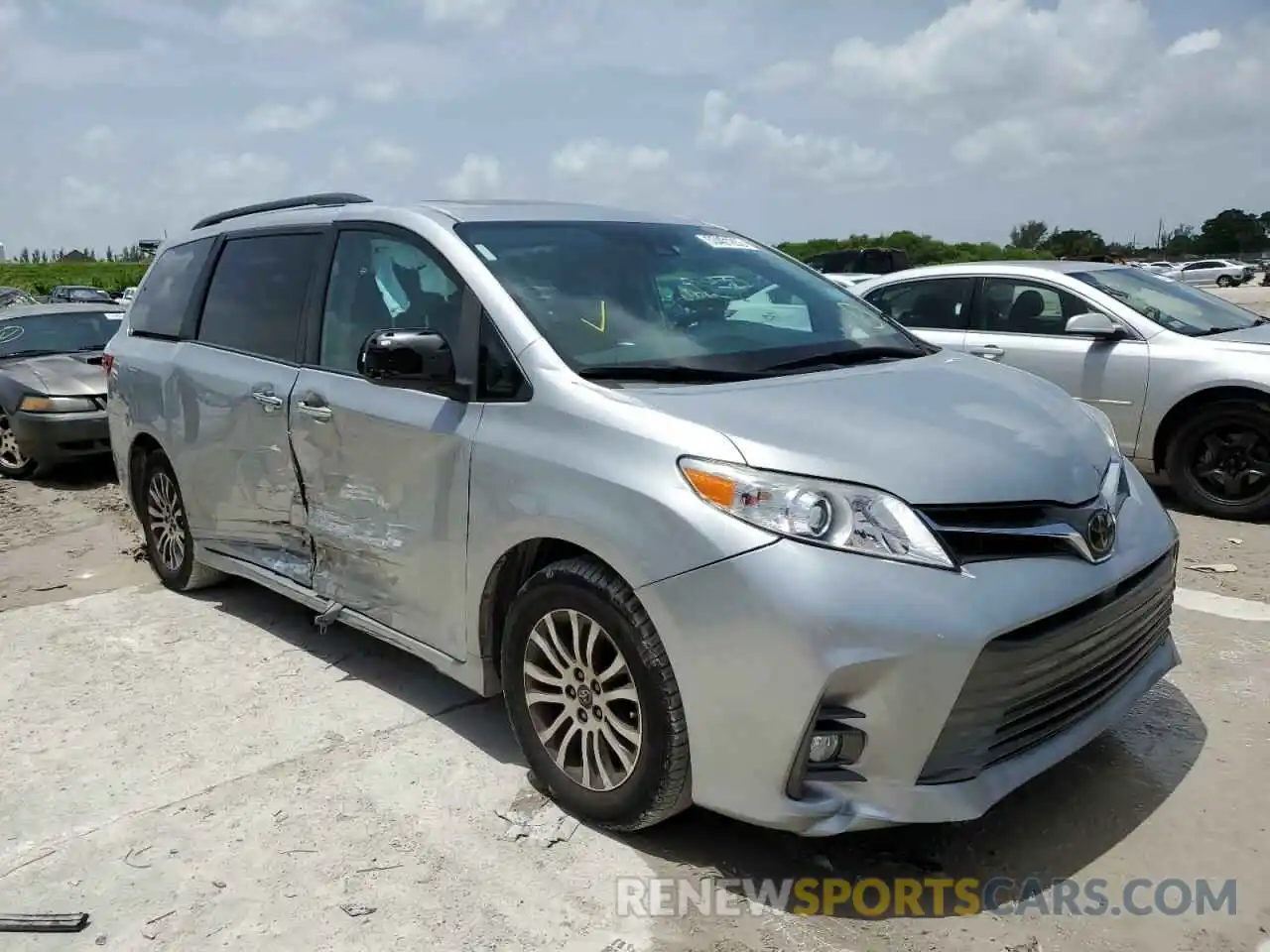 1 Photograph of a damaged car 5TDYZ3DC5LS029011 TOYOTA SIENNA 2020