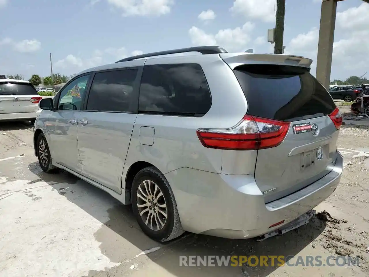 3 Photograph of a damaged car 5TDYZ3DC5LS029011 TOYOTA SIENNA 2020